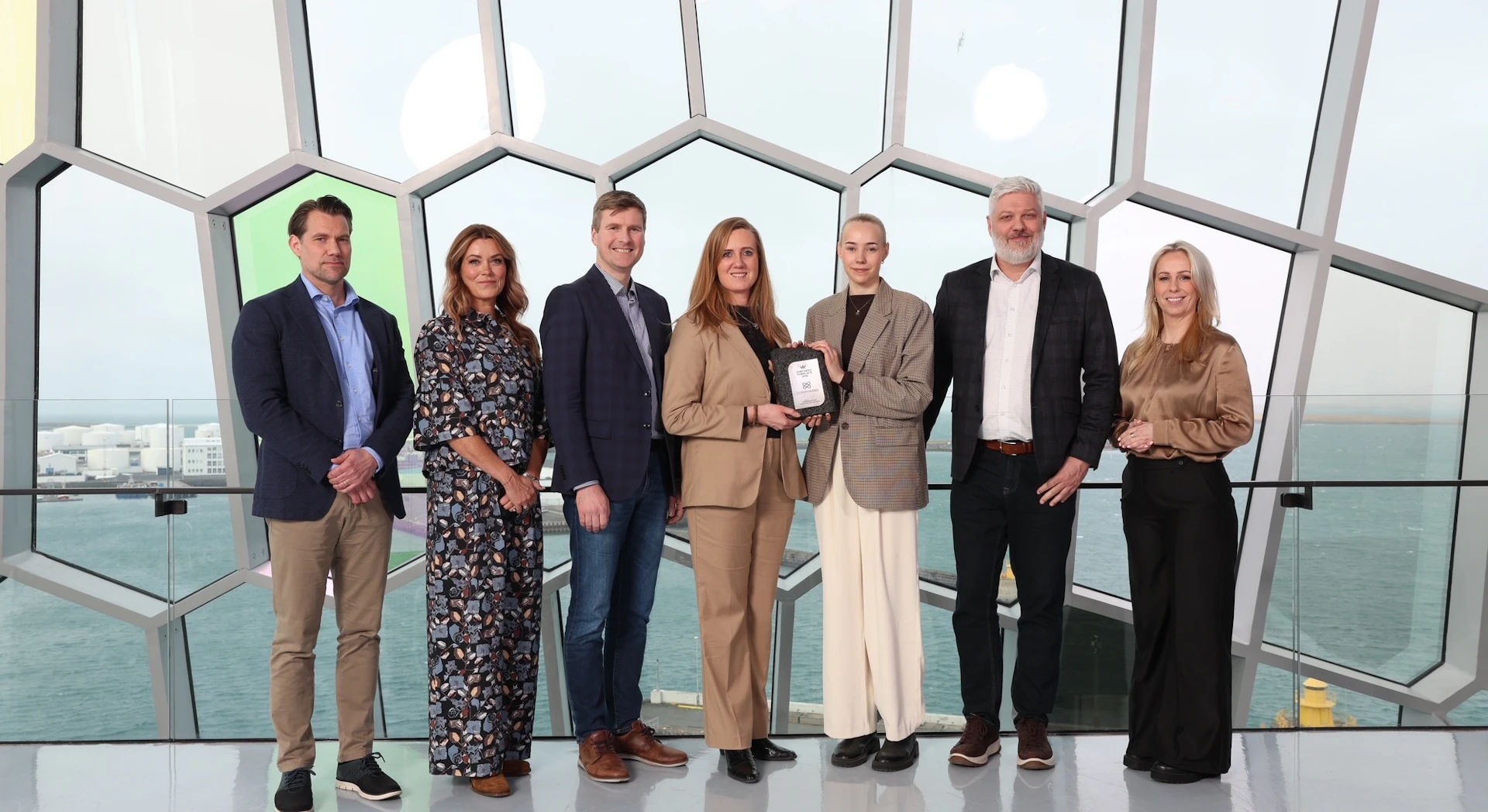 Frá vinstri: Magnús Gunnar Helgason (VÍS), Guðný Helga Herbertsdóttir (VÍS), Sigurður Ágúst Einarsson, Þórey Jónsdóttir, Þóra Lind Halldórsdóttir, Jóhannes Helgason, Ingibjörg Ásdís Ragnarsdóttir (VÍS).