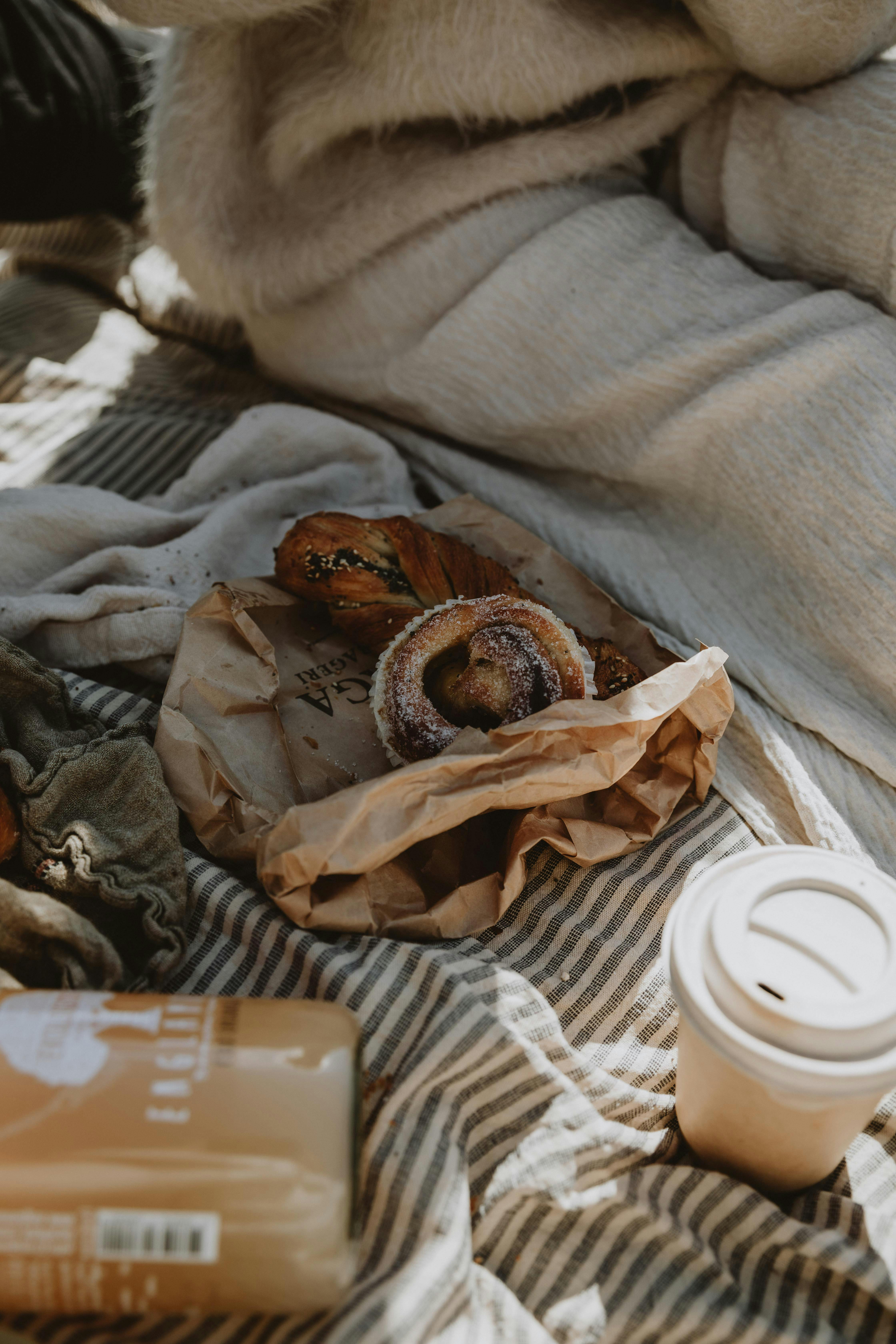 Fika på Skrea Strand med bullar från Solhaga stenugnsbageri