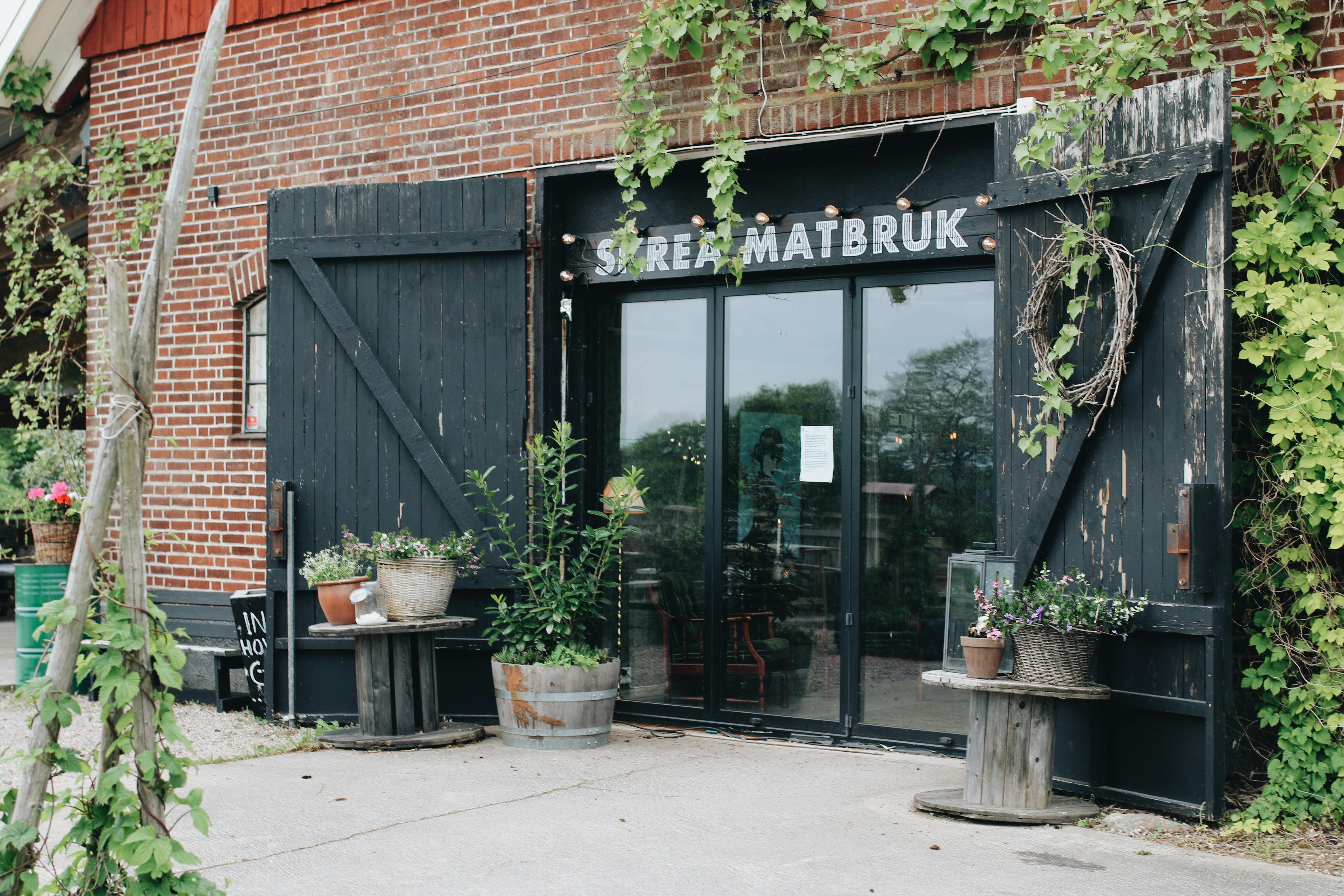 Skrea Matbruk ligger vackert ute på landet utanför Falkenberg.