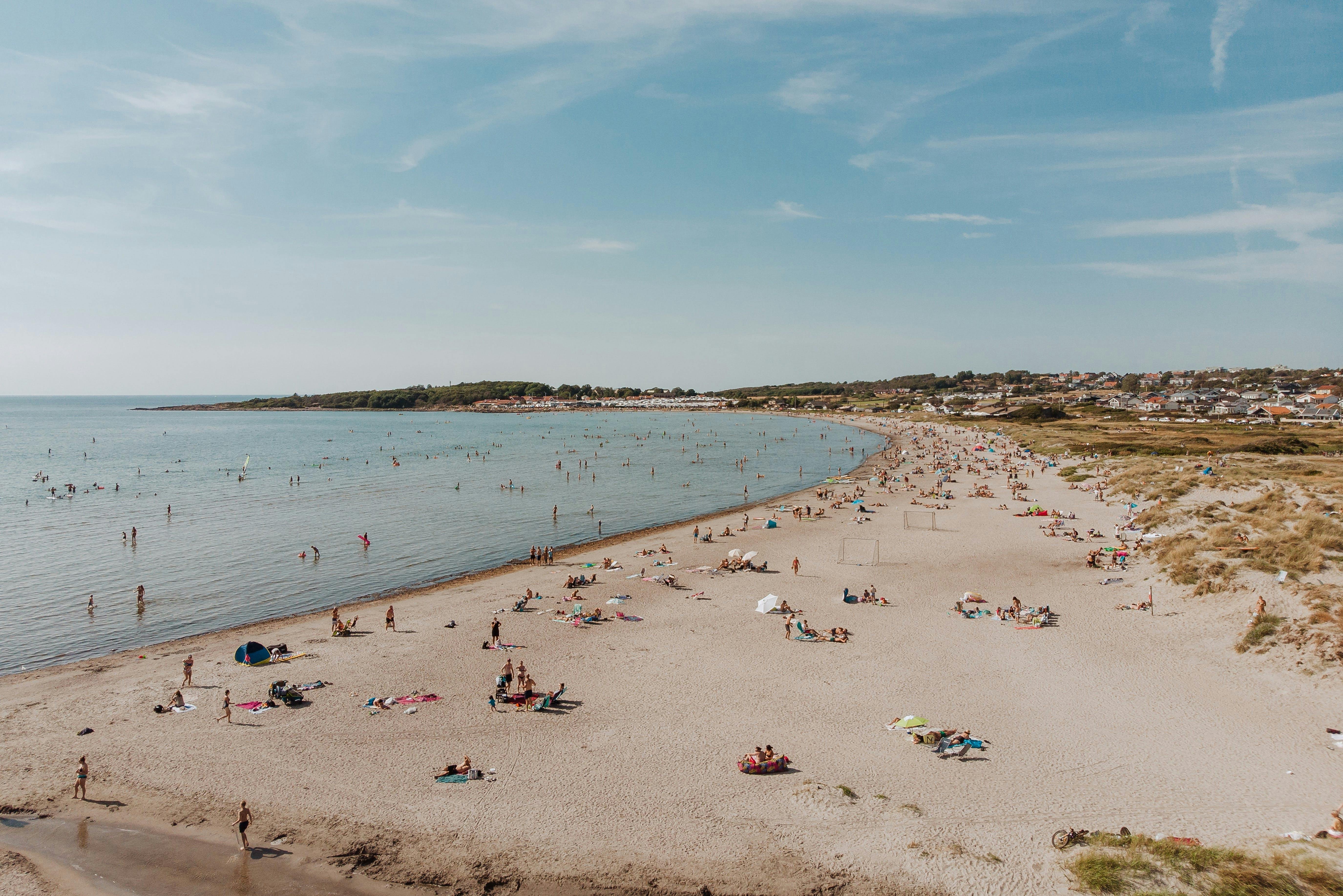 Vybild över populära Apelviken i Halland.