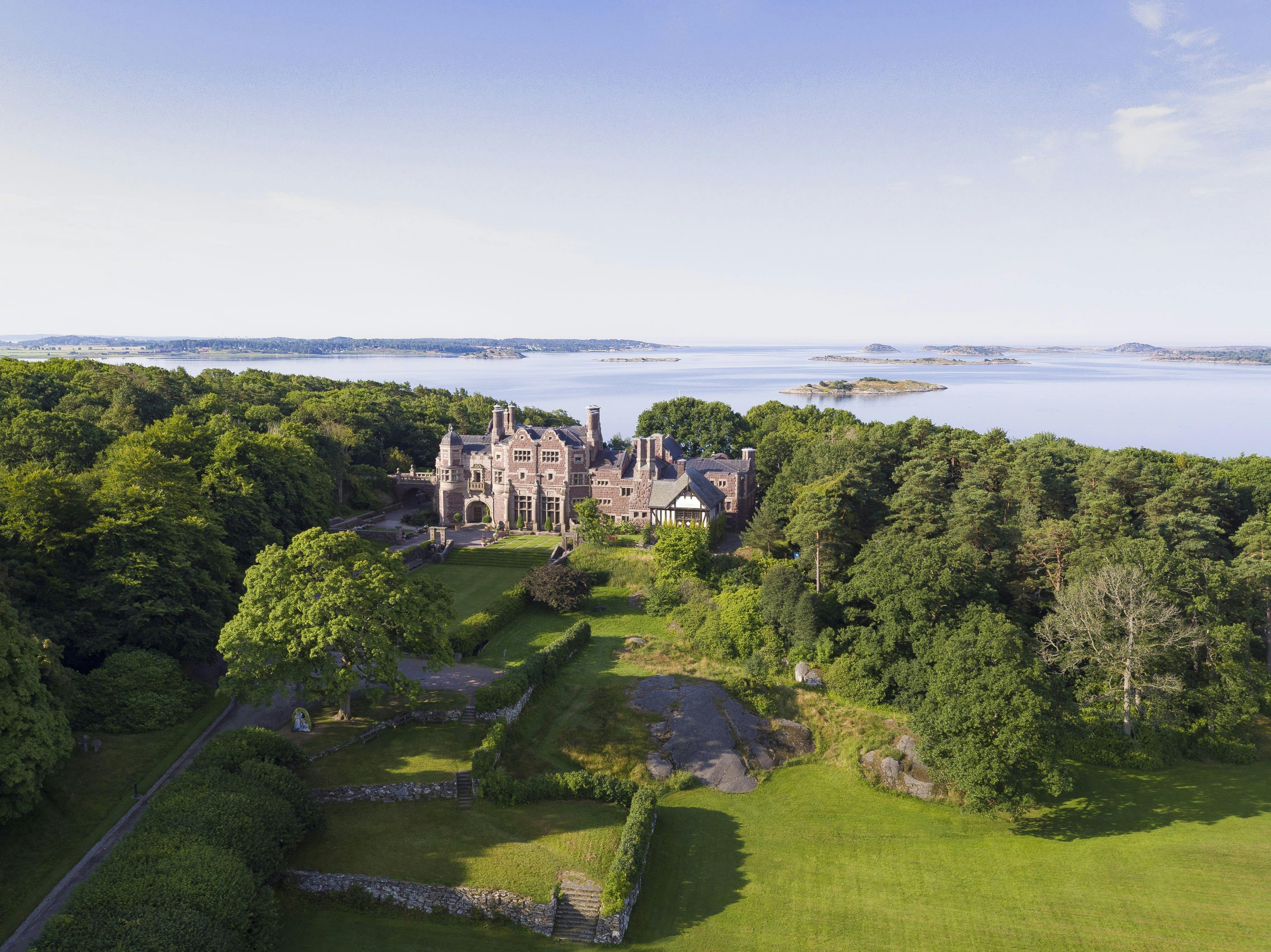 Flygbild över Tjolöholms slott i Kungsbacka