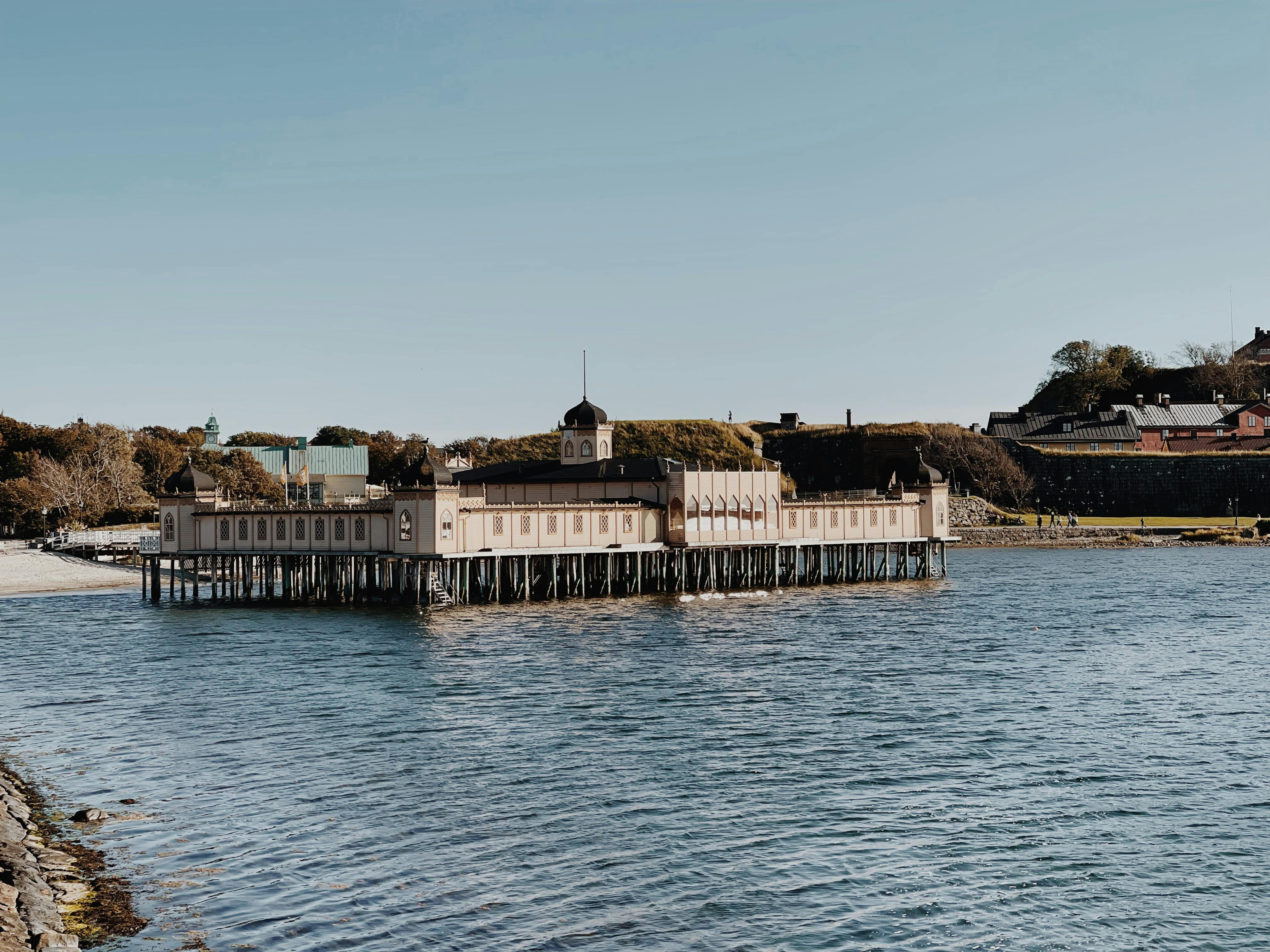 Varbergs Kallbadhus är en av Hallands vackraste byggnader.