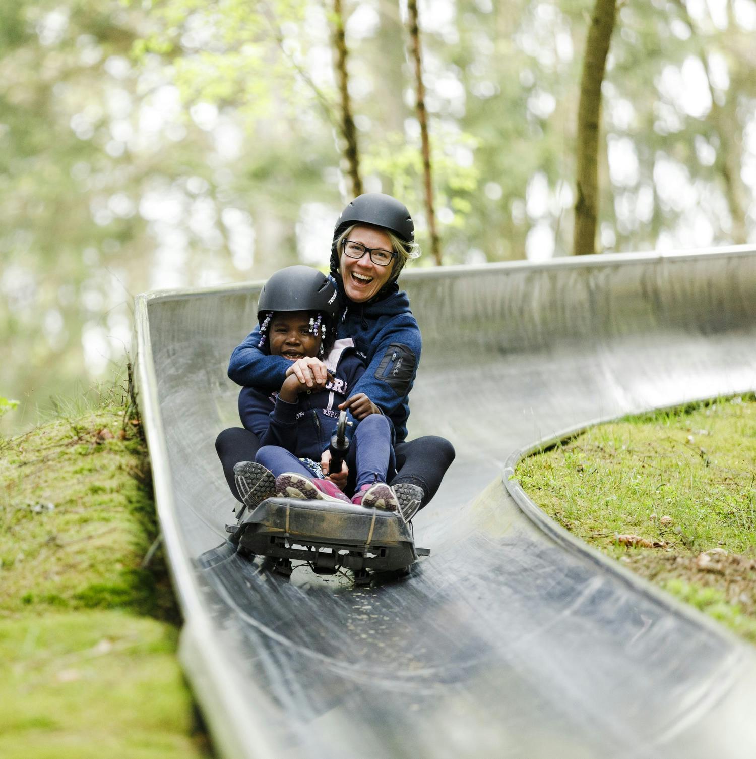 På Kungsbyggets äventyrspark kan du bland annat åka rodel.