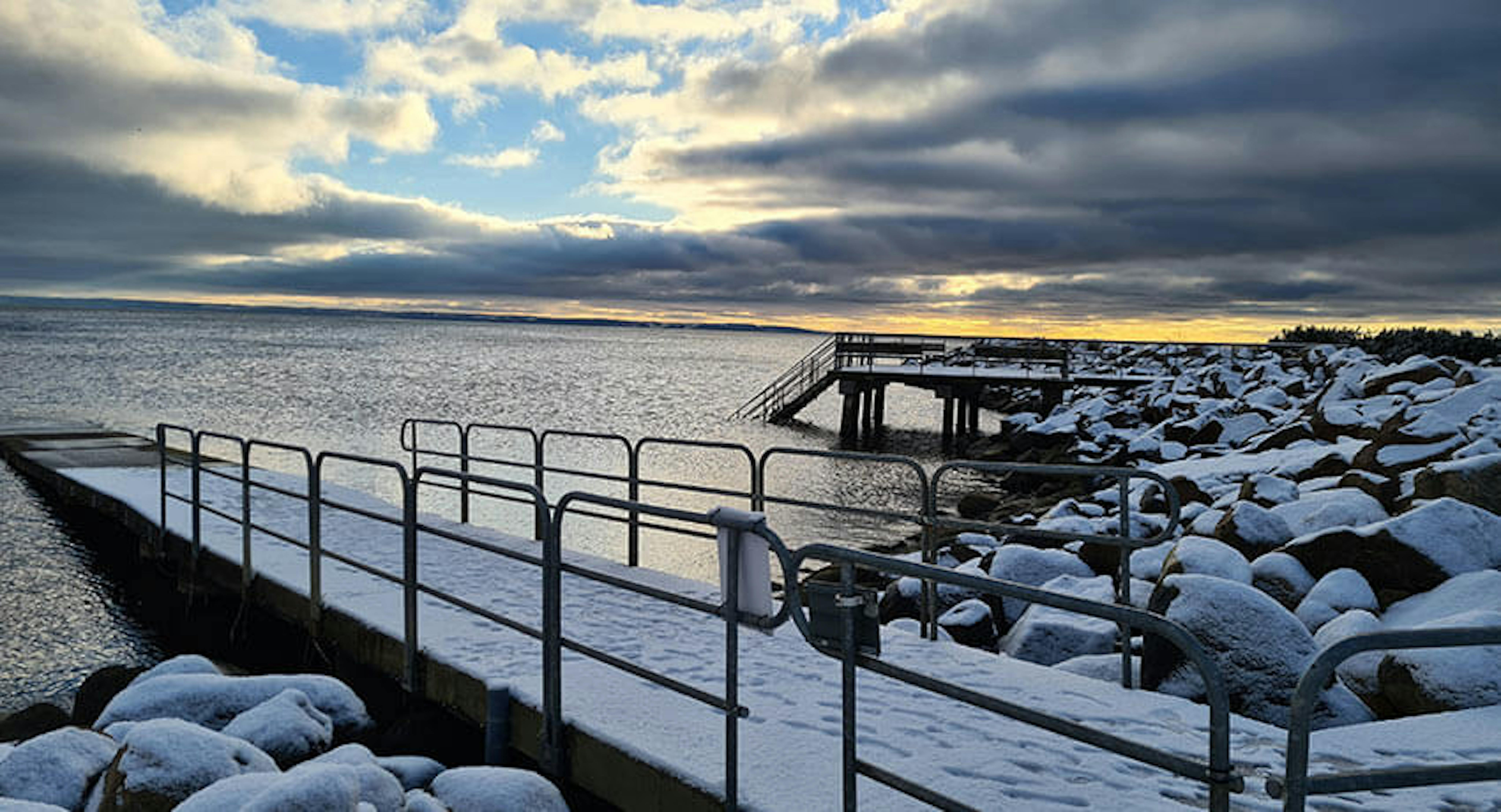 Badbryggor på vintern, Östra stranden Halmstad. 
