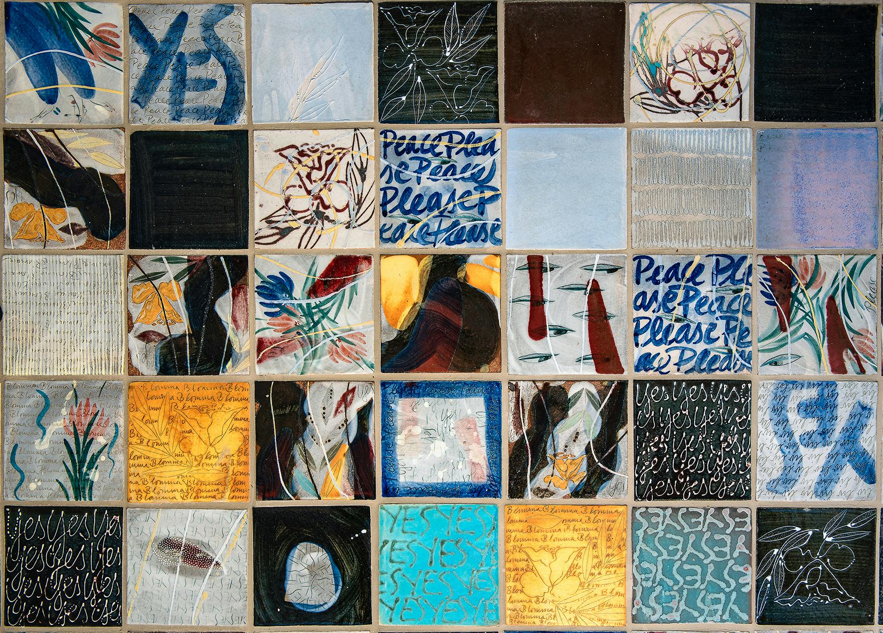 Detalj av golvet på Hallands konstmuseum, konstverket LIV-YES-PLEASE av Eva Bengtsson.