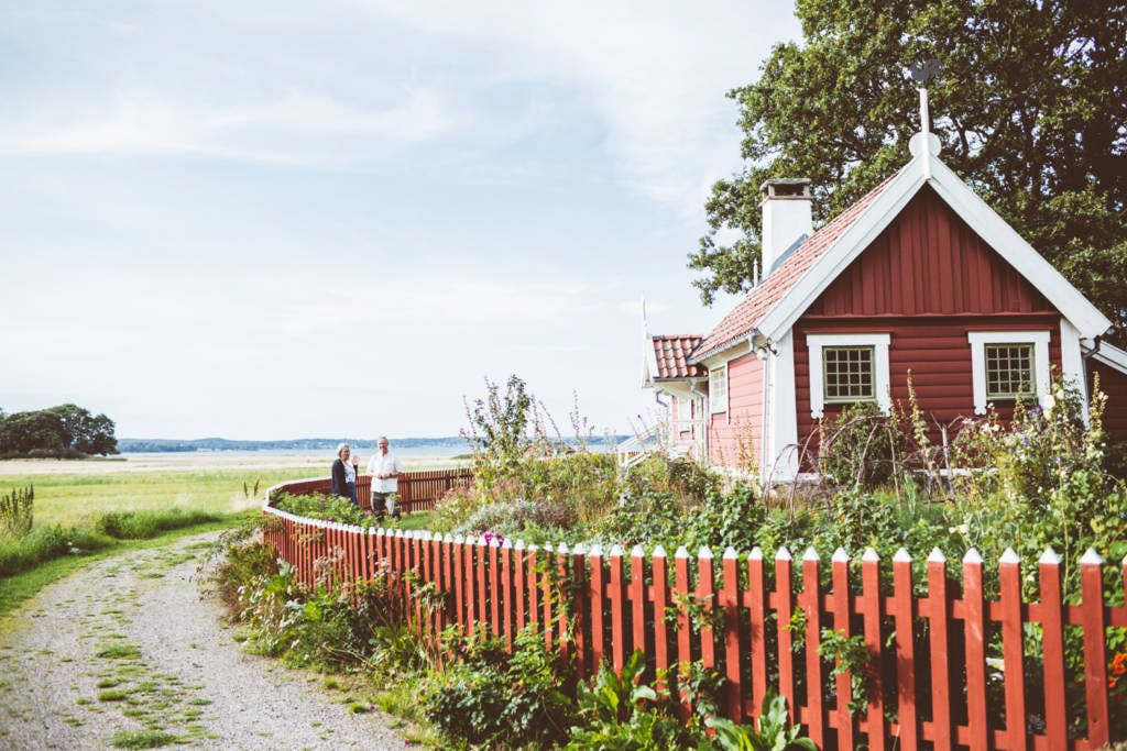 Röd stuga med vita knutar, Tjolöholms allmogeby