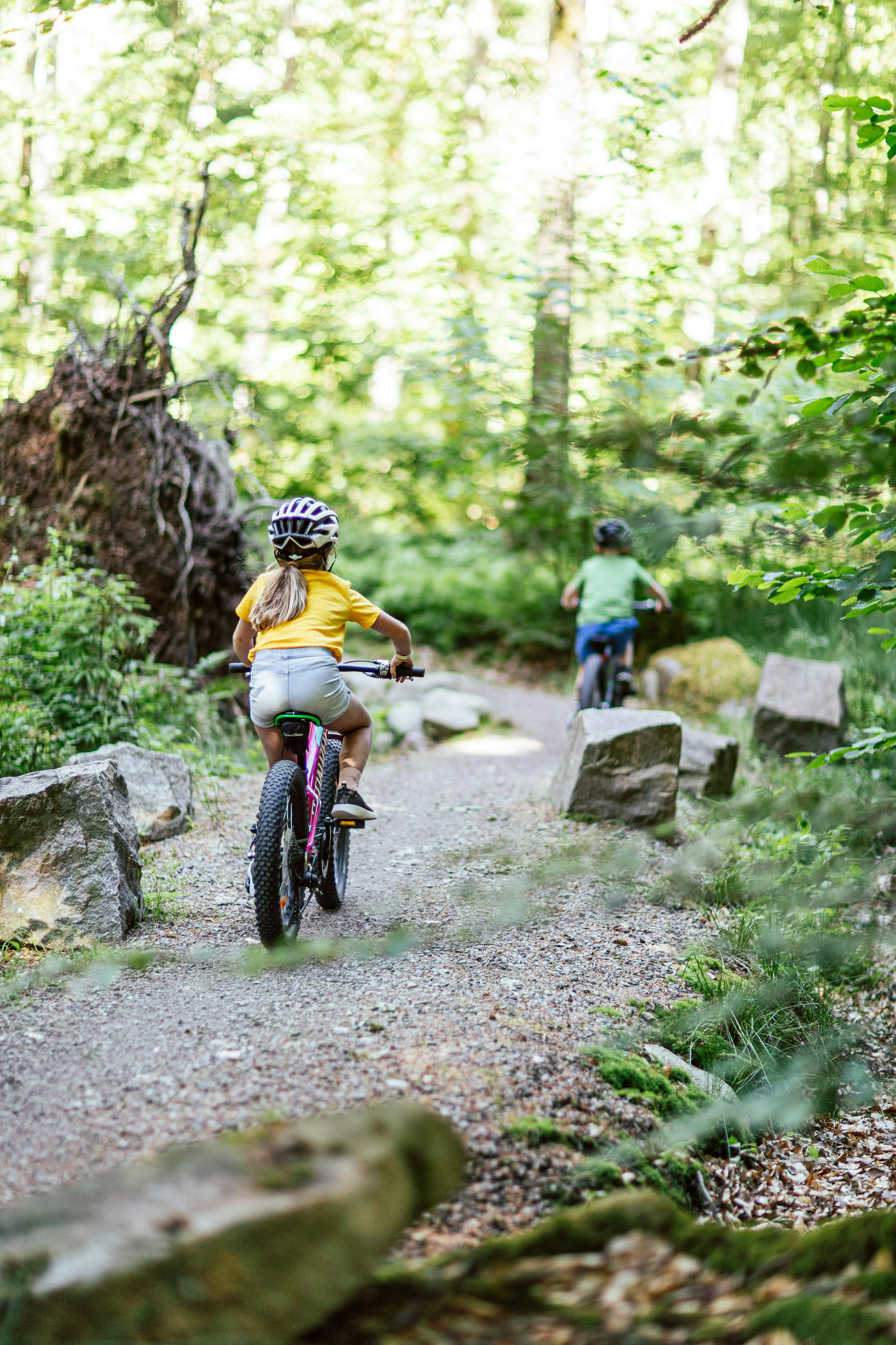 Cyka mtb på Kungsbyggets Äventyrspark i Laholm i Halland