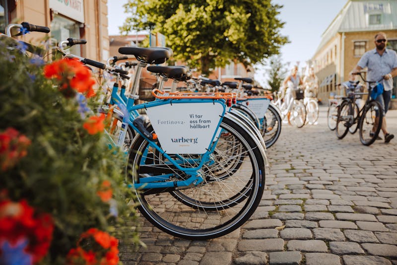 Hyrcyklar i ett somrigt Varberg