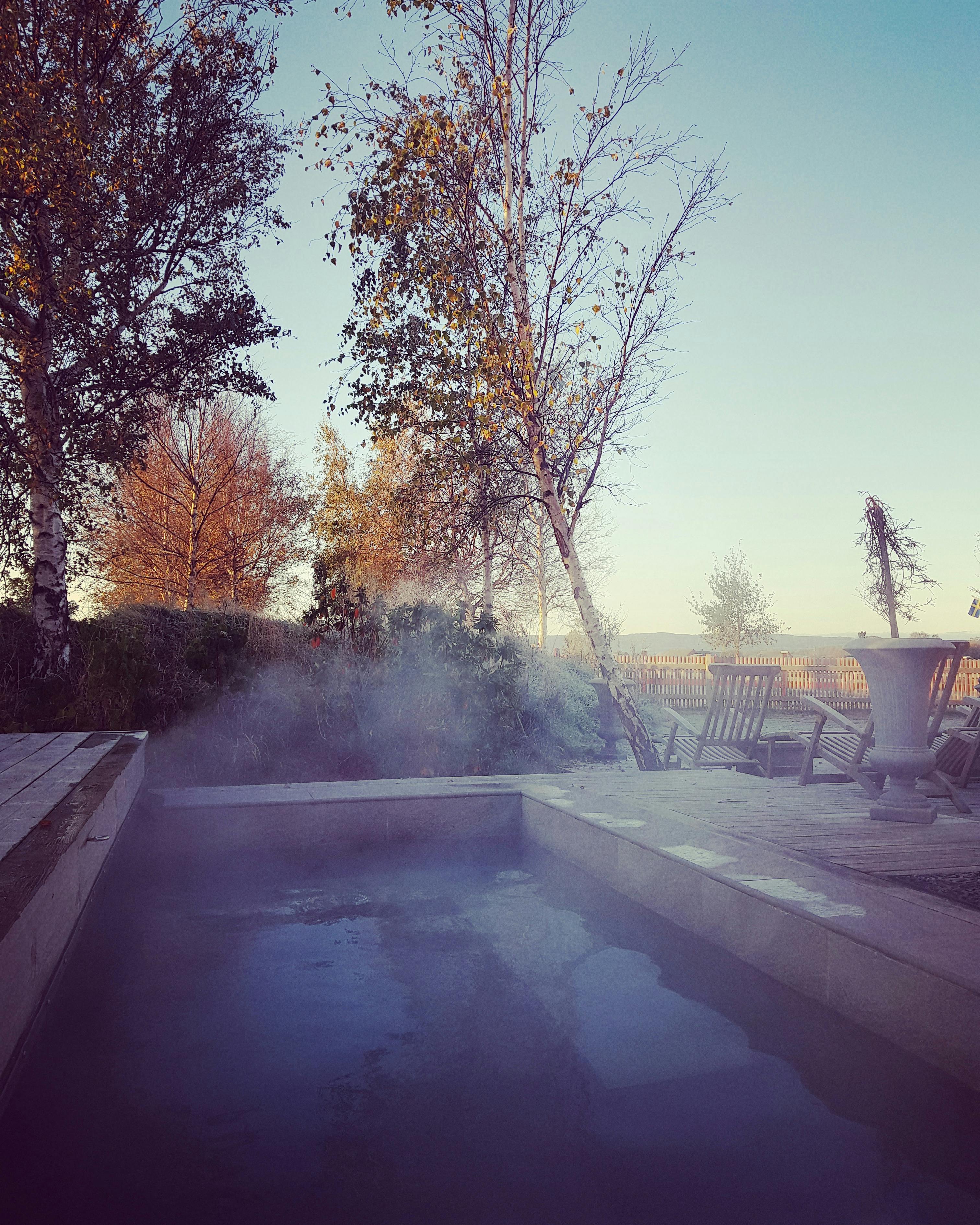 Spa för barnfamiljer med utomhuspool på Lögnäs Gård.