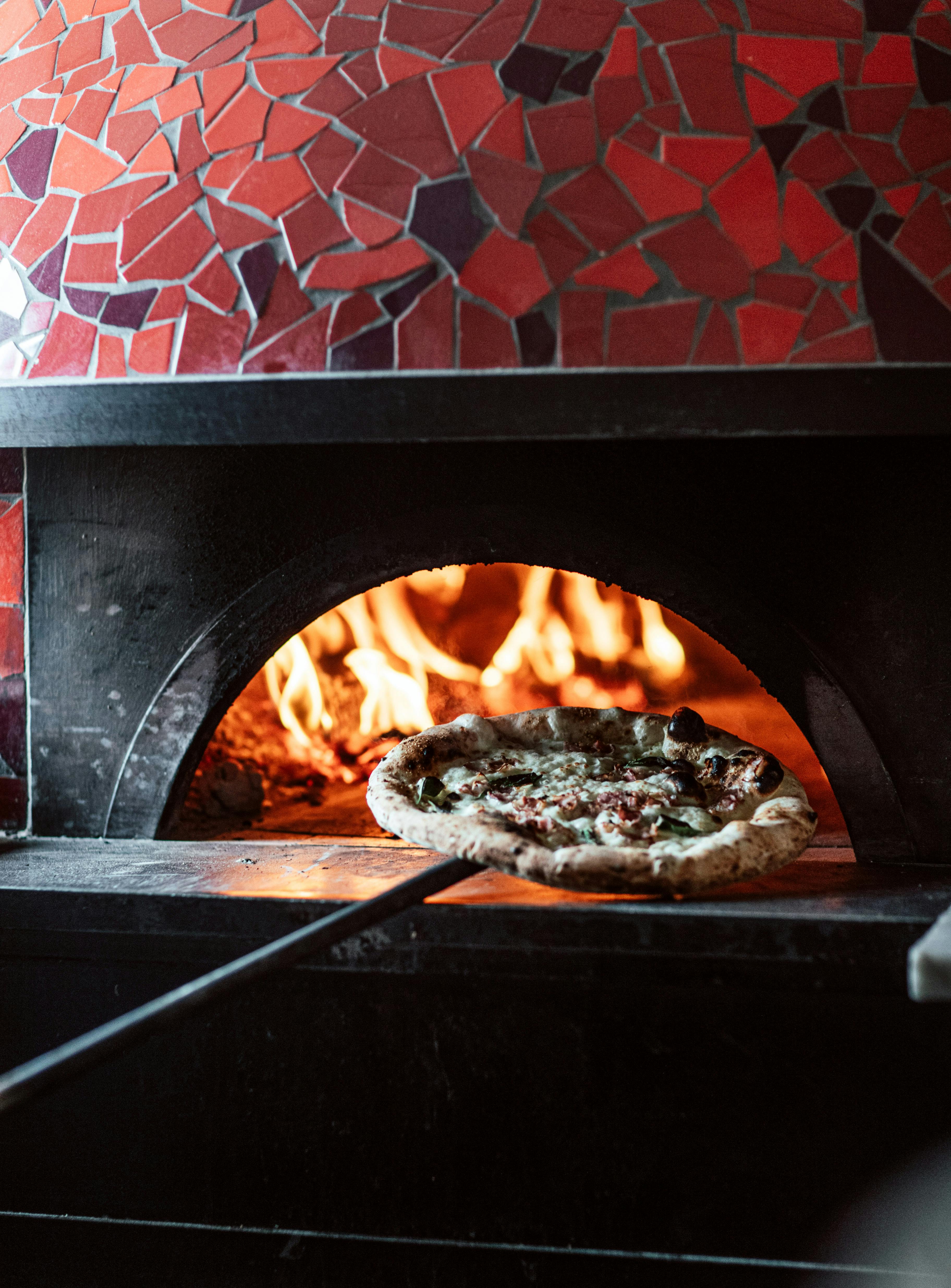 Testa napolitansk pizza på Lilla Napoli i Falkenberg i Halland.