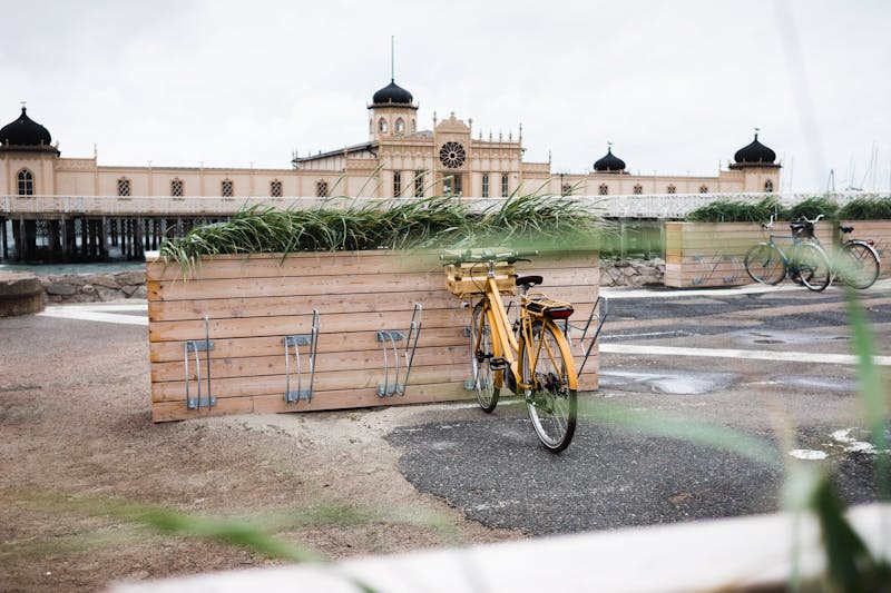 Cykel vid Kallbadhuset i Varberg, Halland