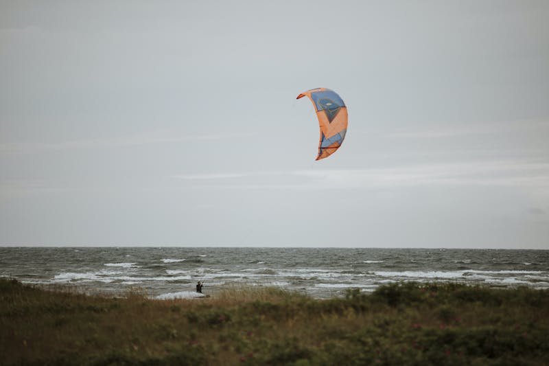 Nordvästliga vindar vid Ringenäs strand.