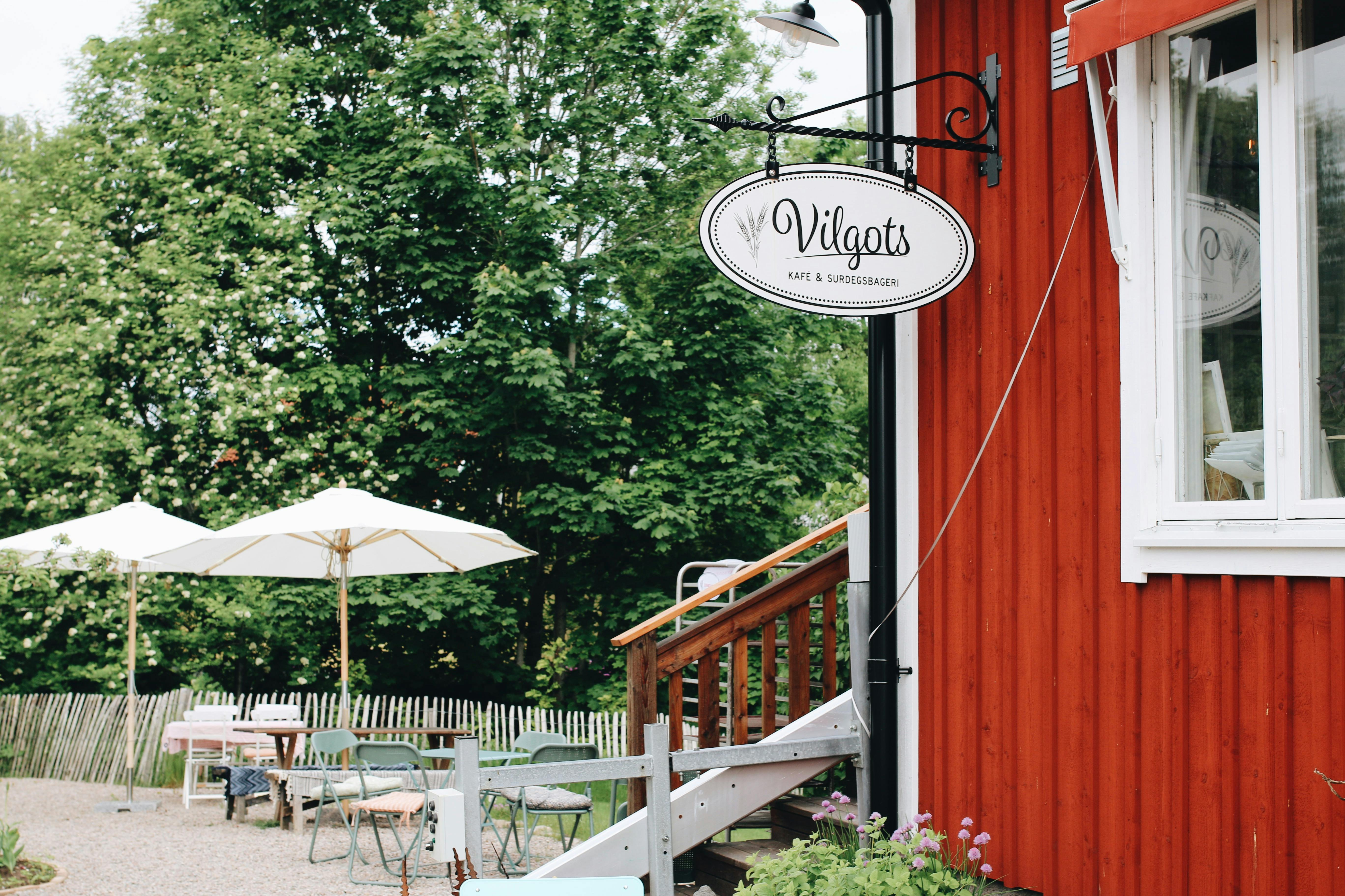 Vilgots café ligger i en charmig byggnad i det lilla samhället Våxtorp.