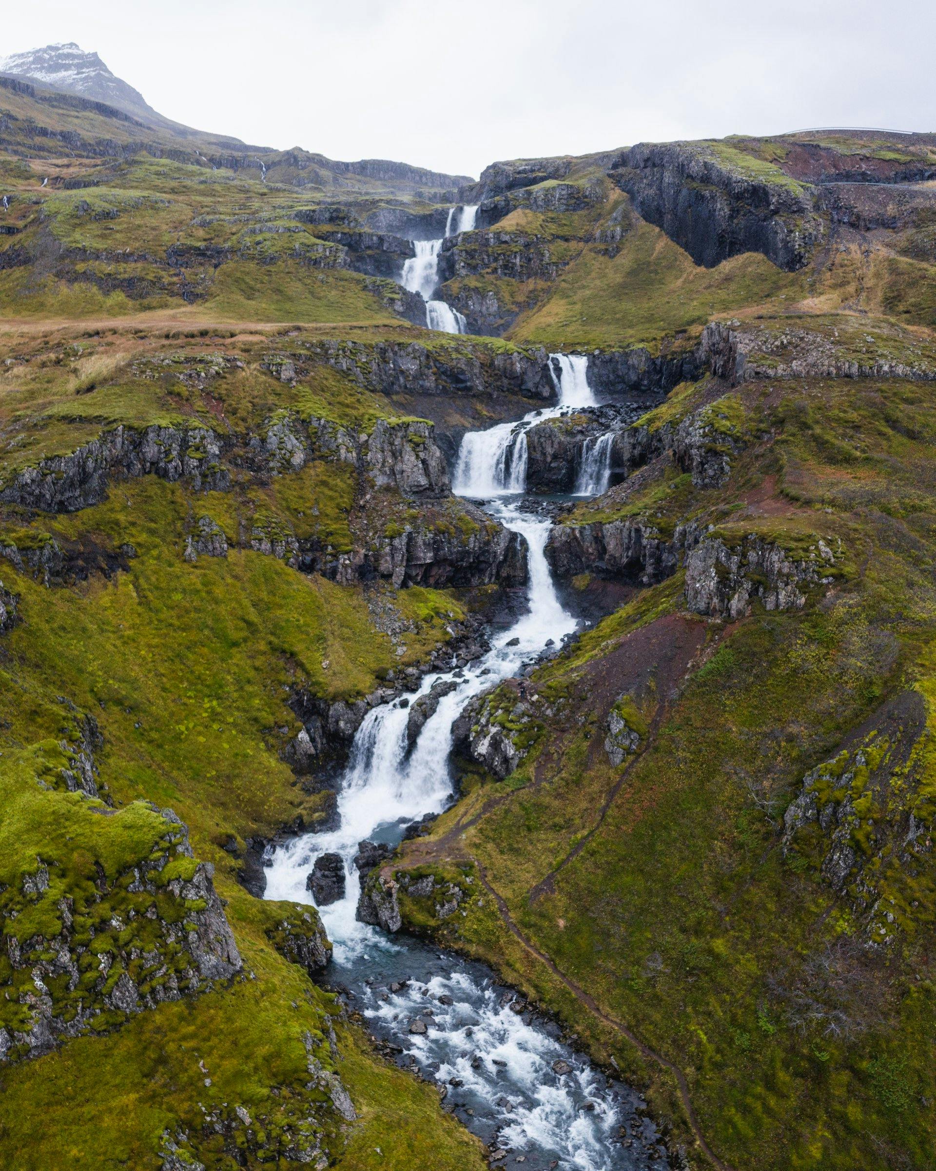 Klifbrekkufossar in Mjófjörður