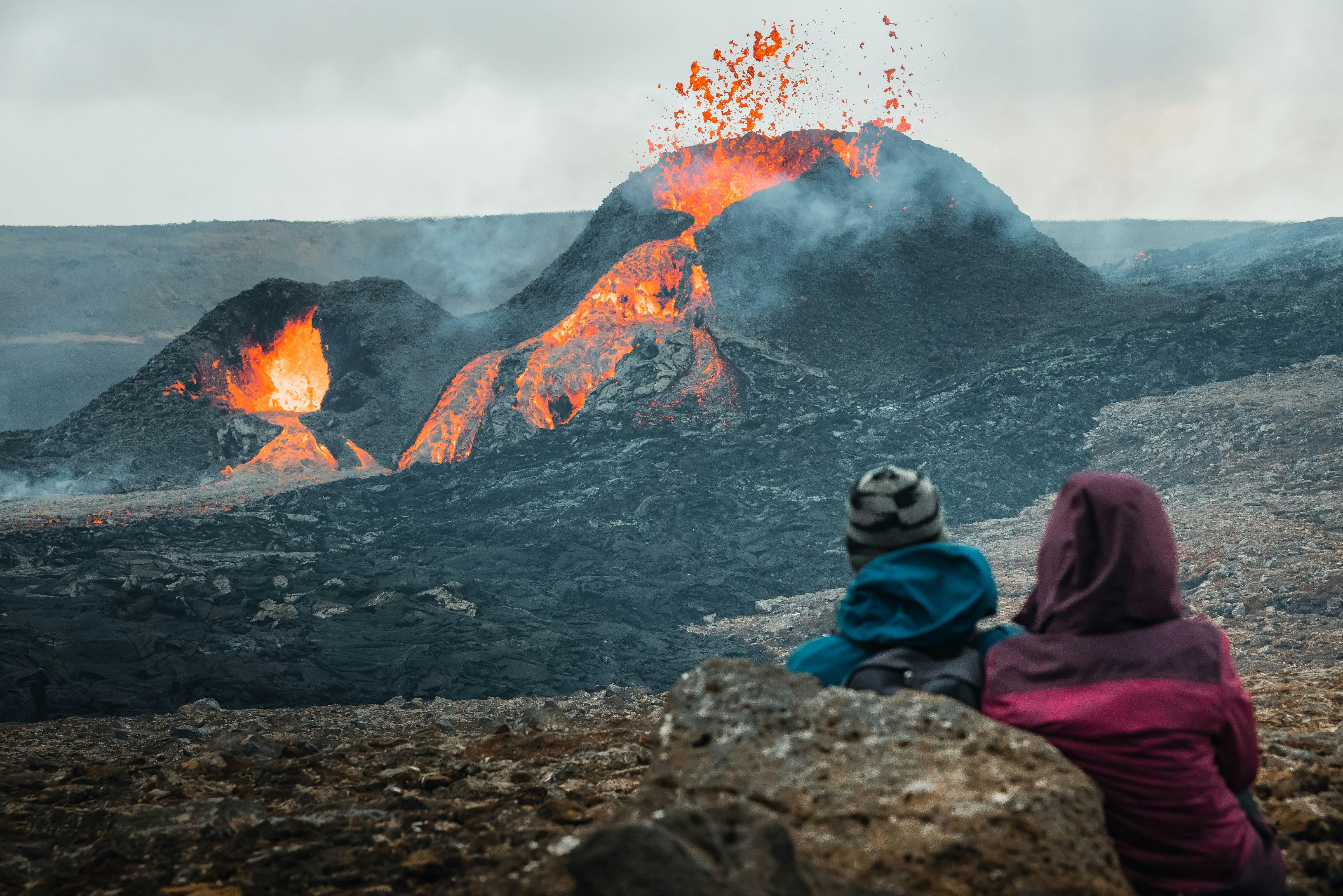 visit erupting volcano iceland