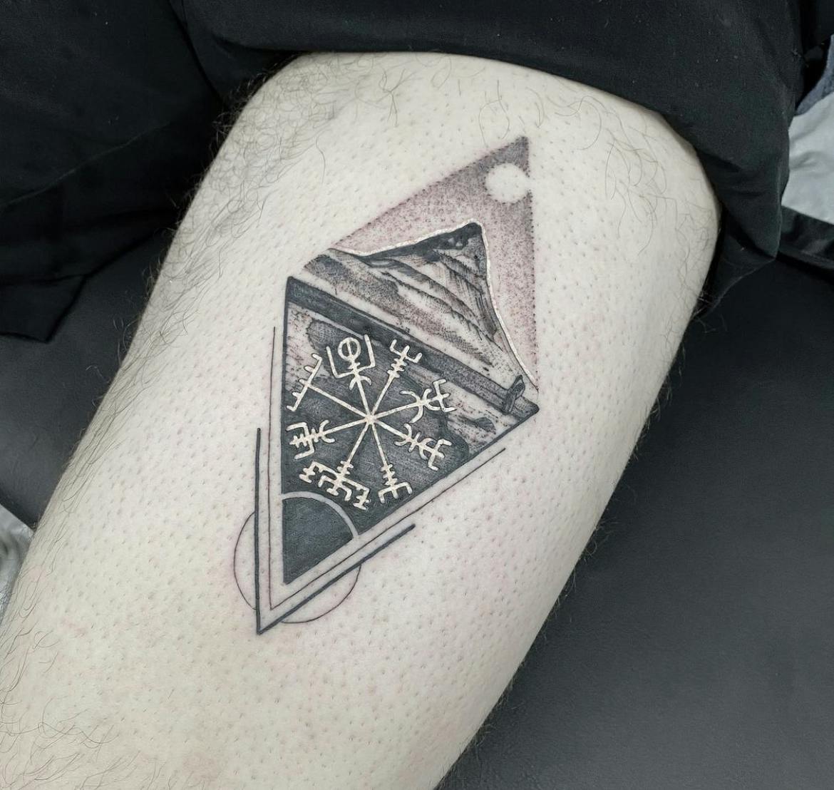 Tattoo with the Nordic compass and Kirkjufell mountain in the background