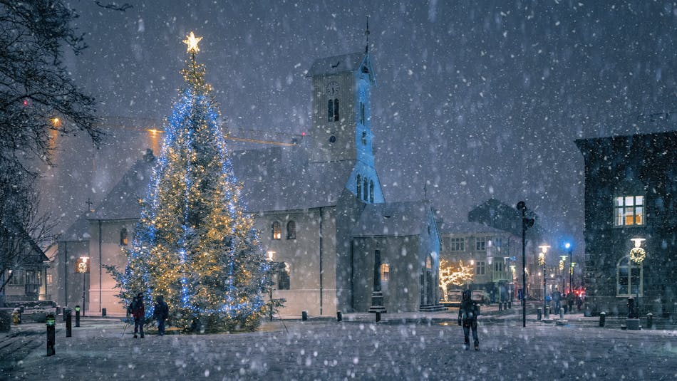 5 Reasons Why Winter is the Best Season - Christmas Central