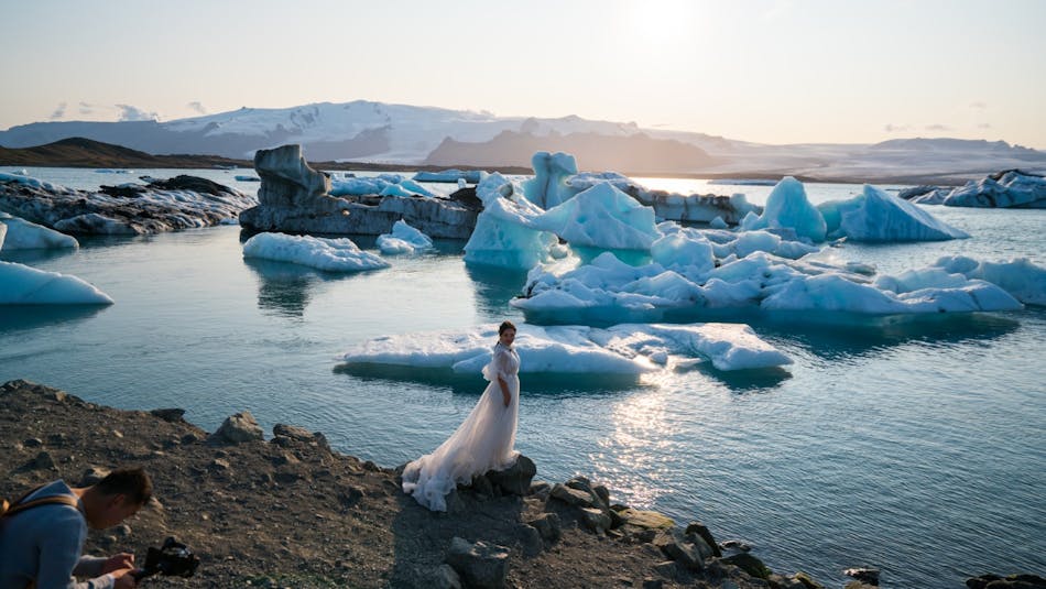 Bride posing for a wedding photoshooting at Jökulsárlón