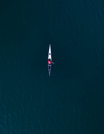 A kayac on the ocean seen from above