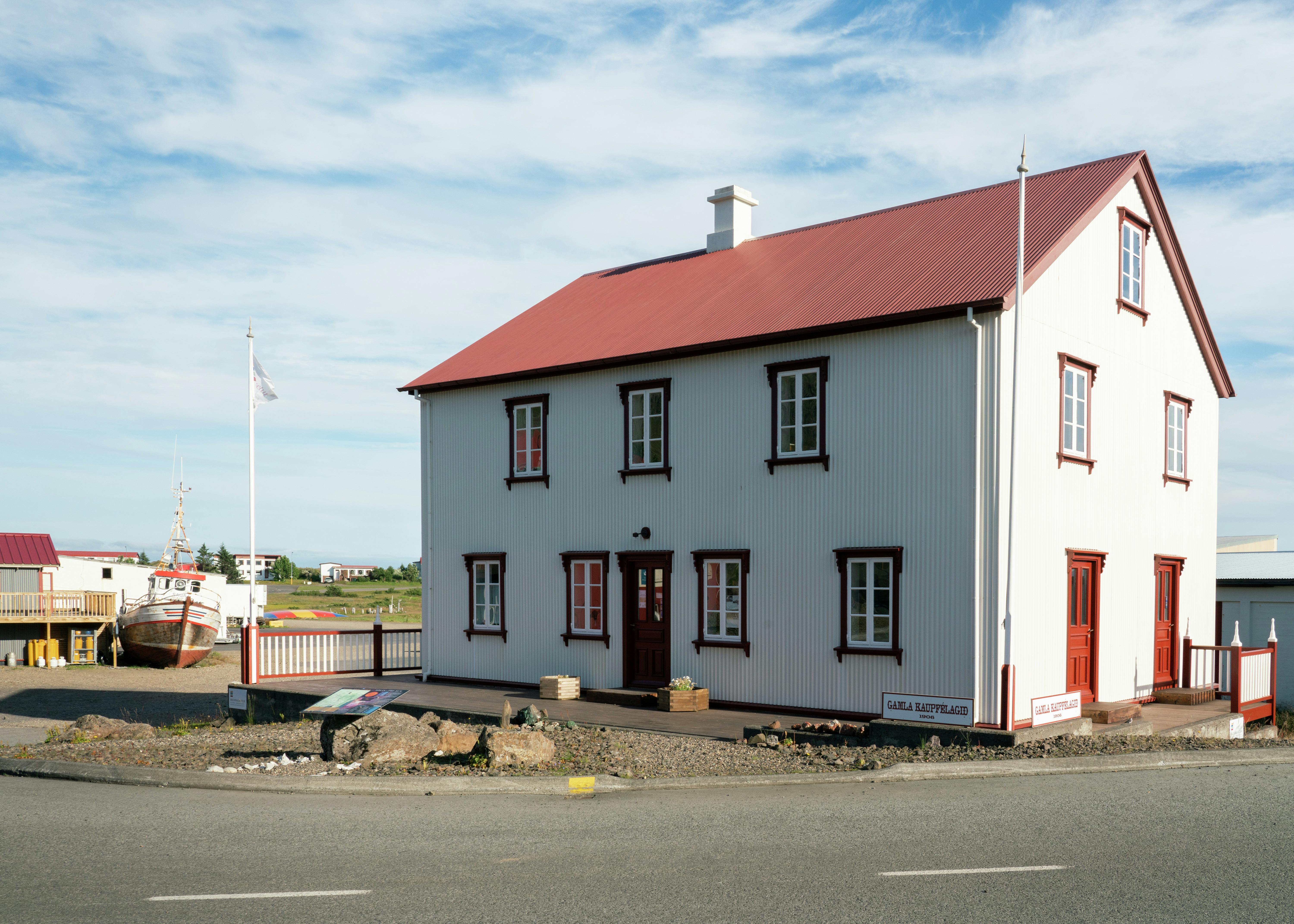 Breiddalssetur exhibition and research center