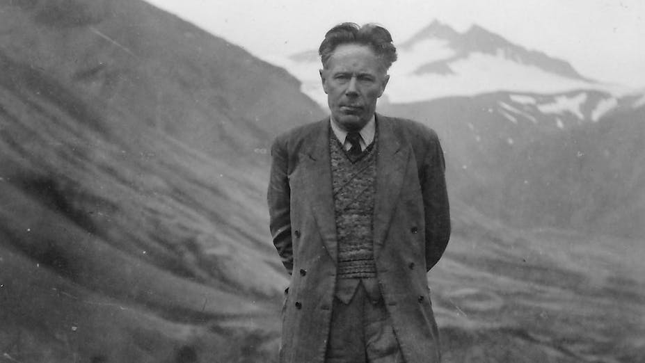 Þórbergur Þórðarson posing for a photography in Suðursveit where he