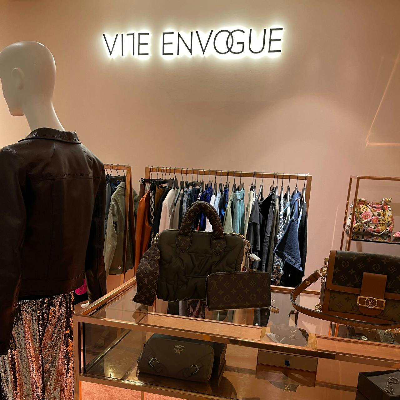 Vite EnVogue Geprüfte SecondHand Designermode online kaufen Vite EnVogue