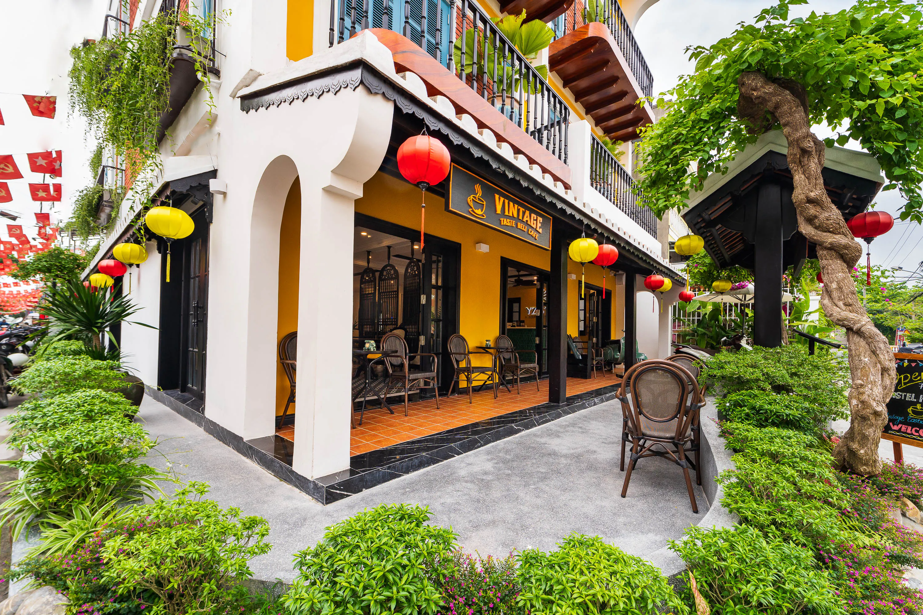 Vintage Taste Deli Cafe Hoi An