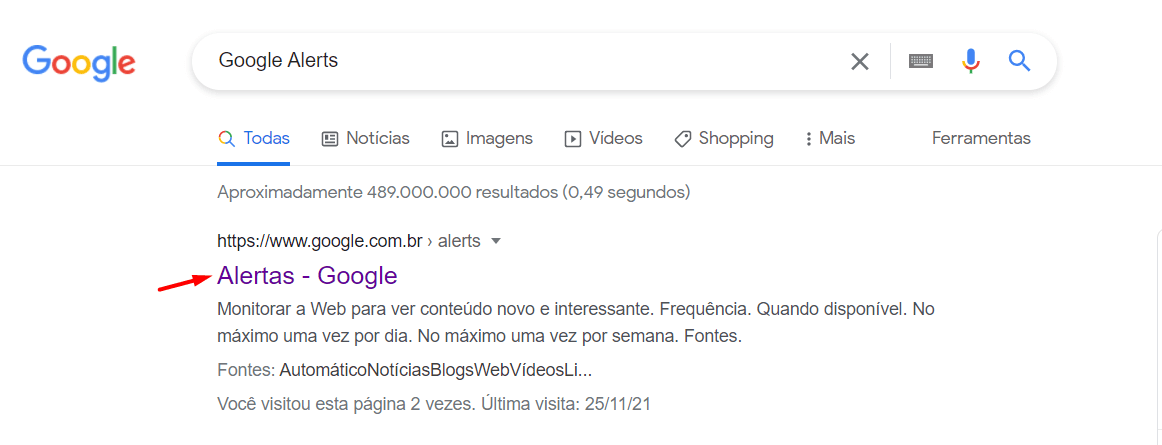 Aba de pesquisas do google, onde uma seta vermelha sinaliza o link correto