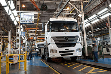 Linha de produção da Mercedes-Benz em São Bernardo do Campo