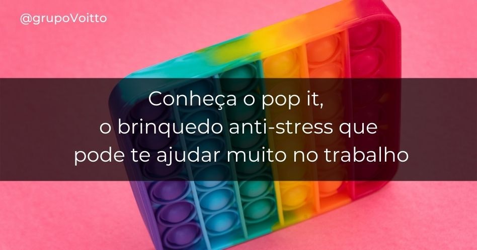 Conheça o pop it, o brinquedo anti-stress que pode te ajudar muito no trabalho