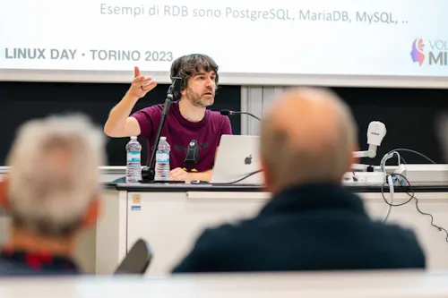 Davide Morra di Volcanic Minds durante il suo intervento come speaker al Linux Day Torino
