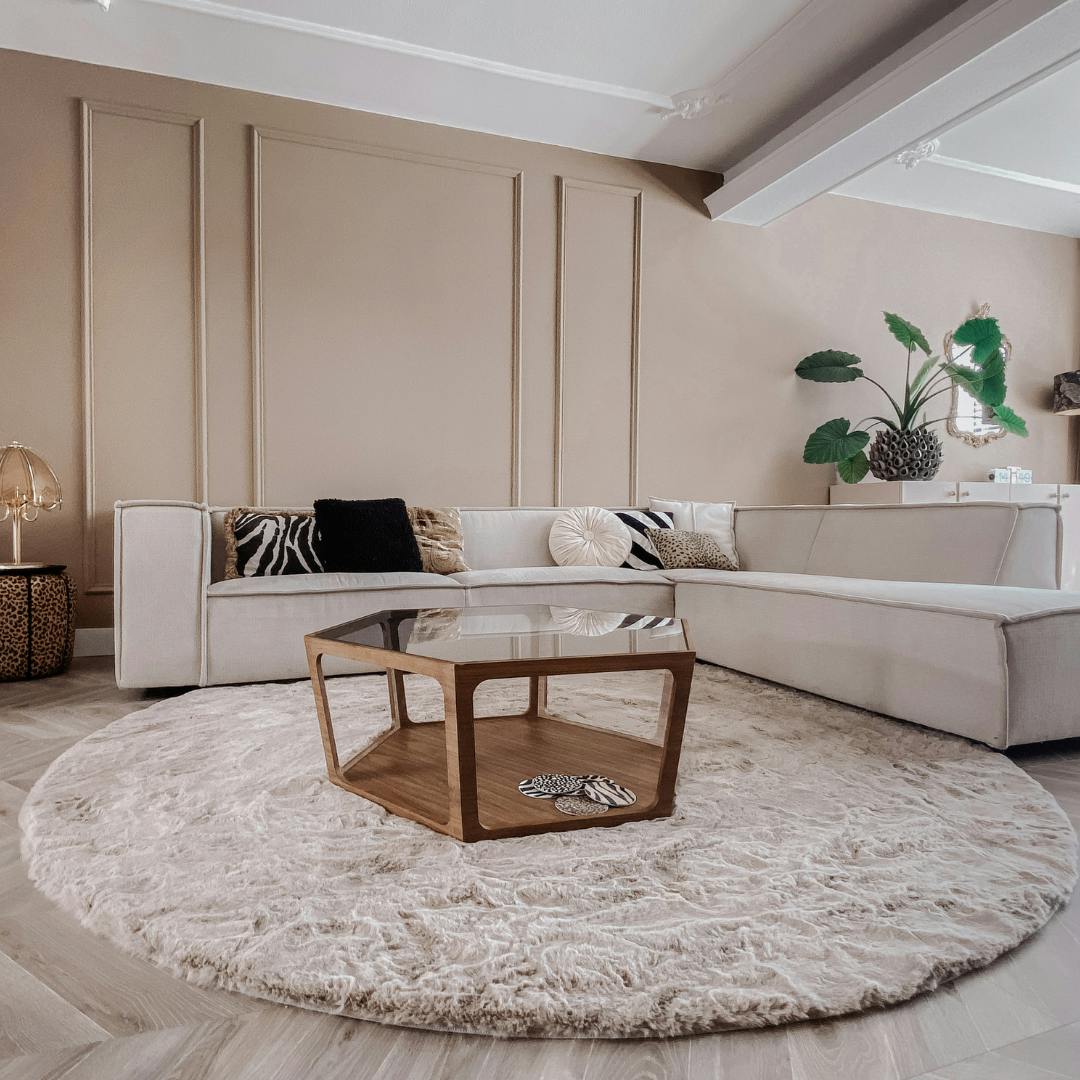 Hoogpolig vloerkleed beige