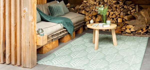 Groene tuin met een groen buitenkleed