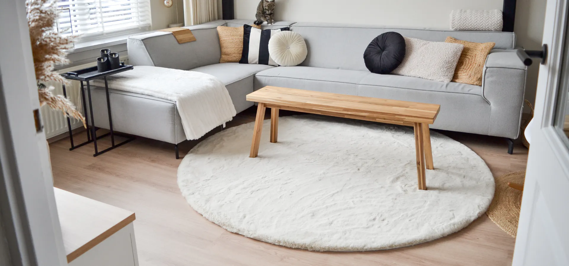 Runde beige Teppiche