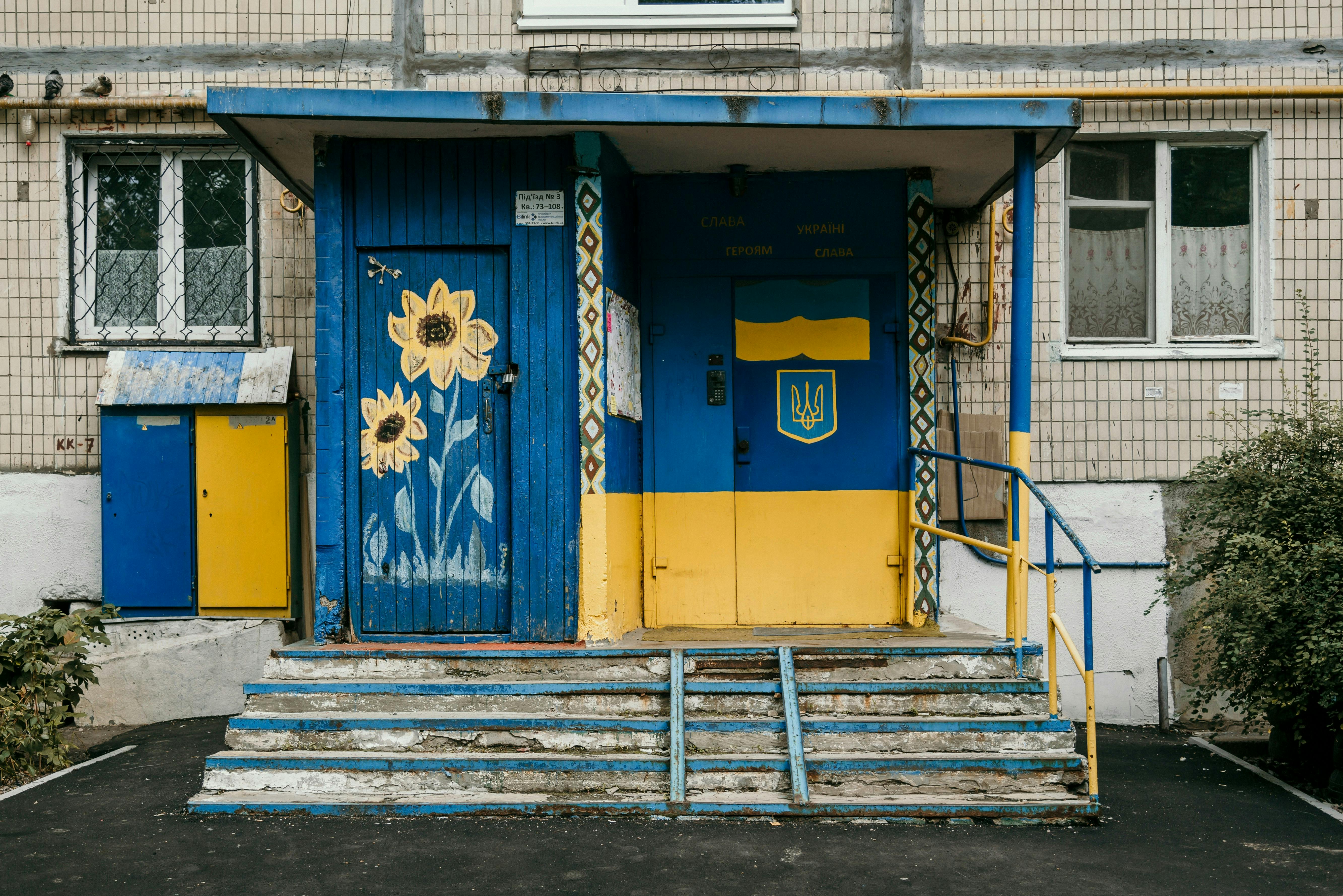 In the picture - Ukrainian entrance hall painted in national colors