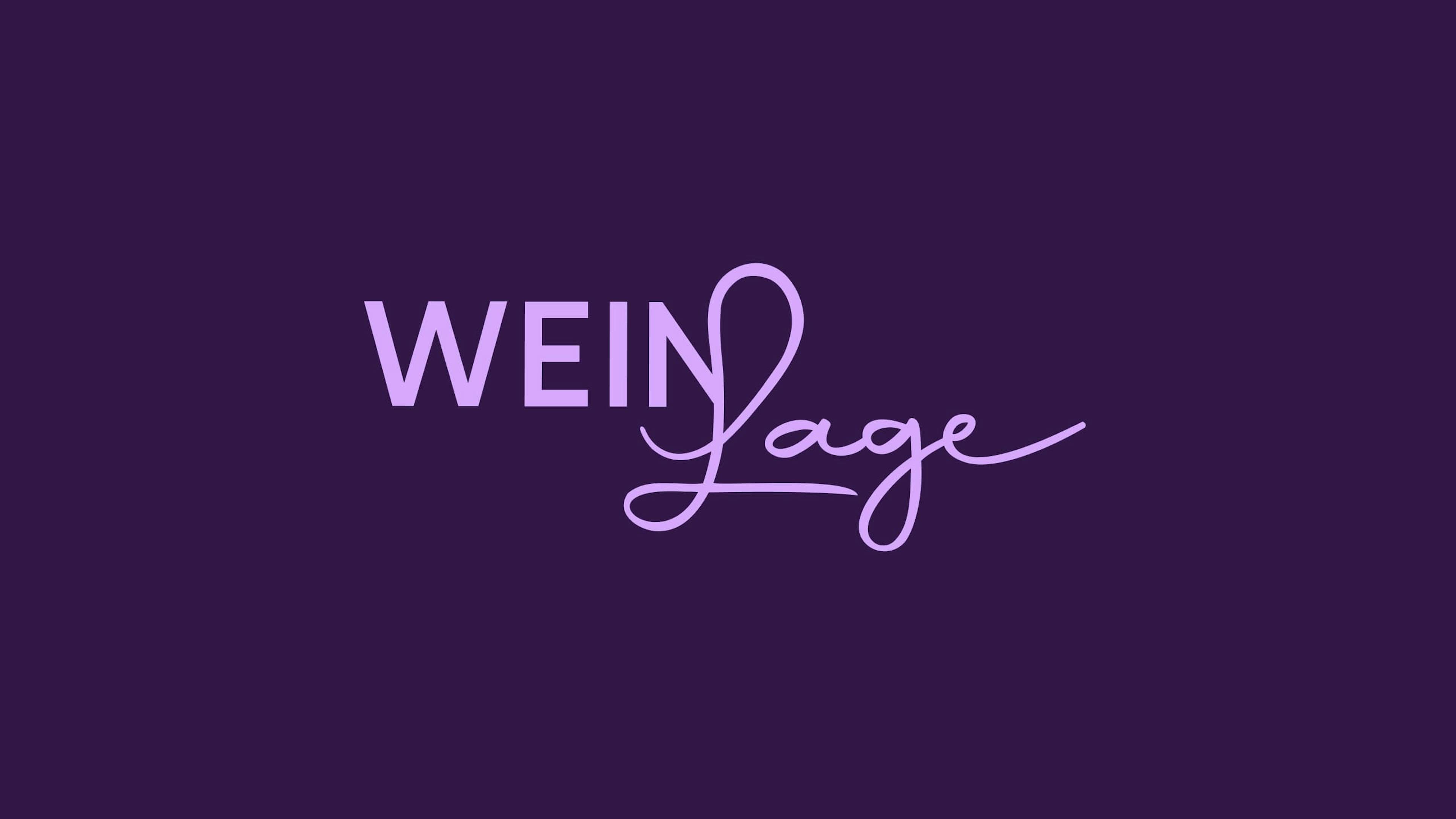 Pinkenes Weinlage-Logo auf lilanem Hintergrund 