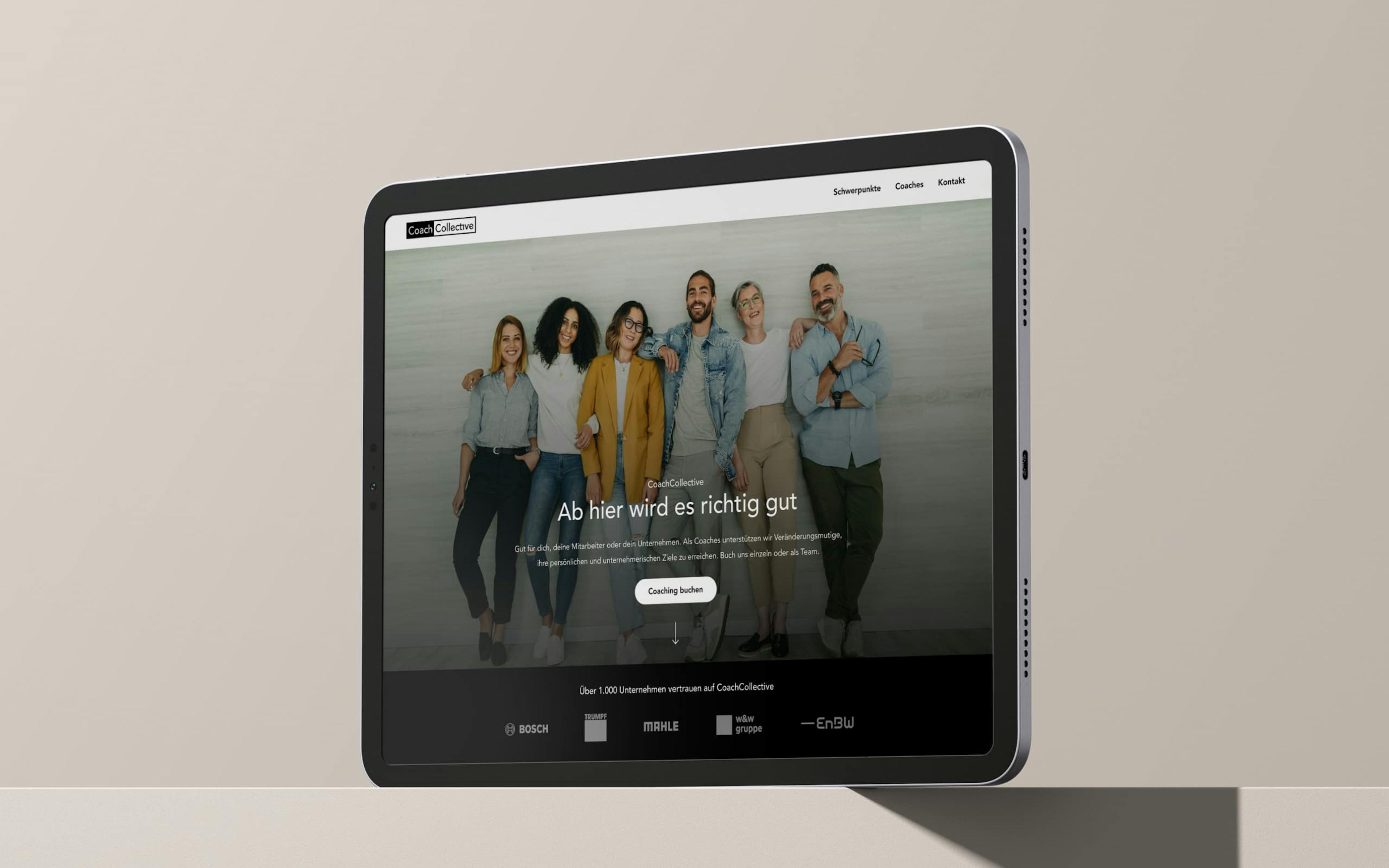 Mock Up eines Tablets zeigt die Startseite der Coach Collective Website 