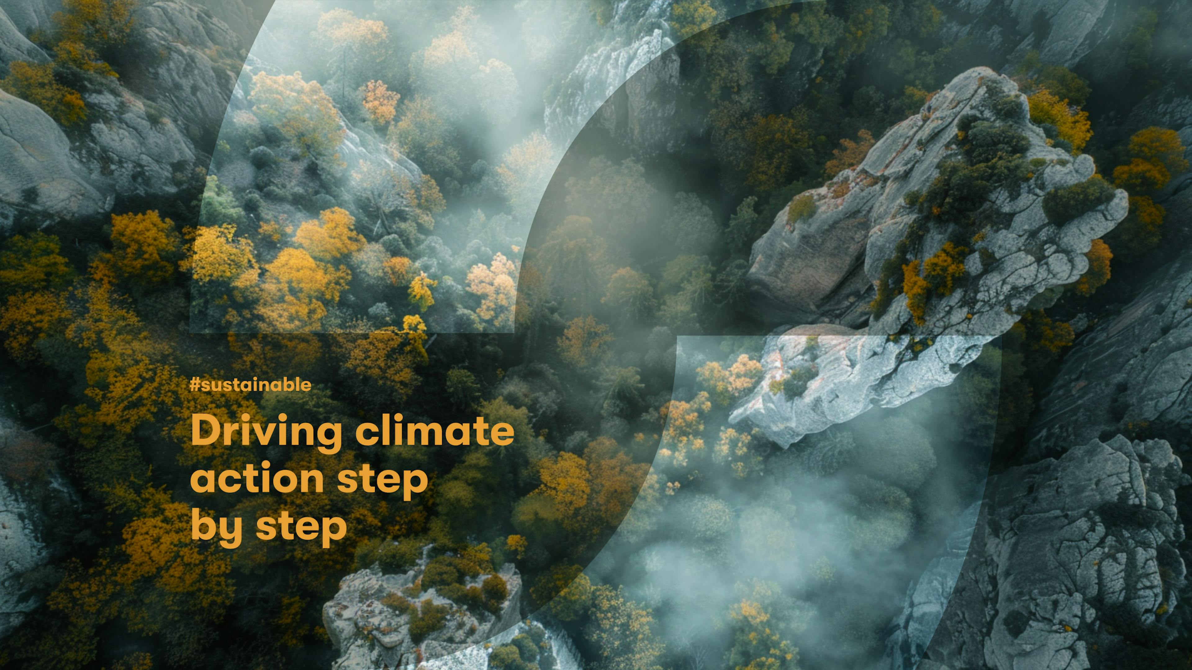 Landschaft aus der Vogelperspektive mit Slogan von Sensor-Community: "Driving climate action step by step"