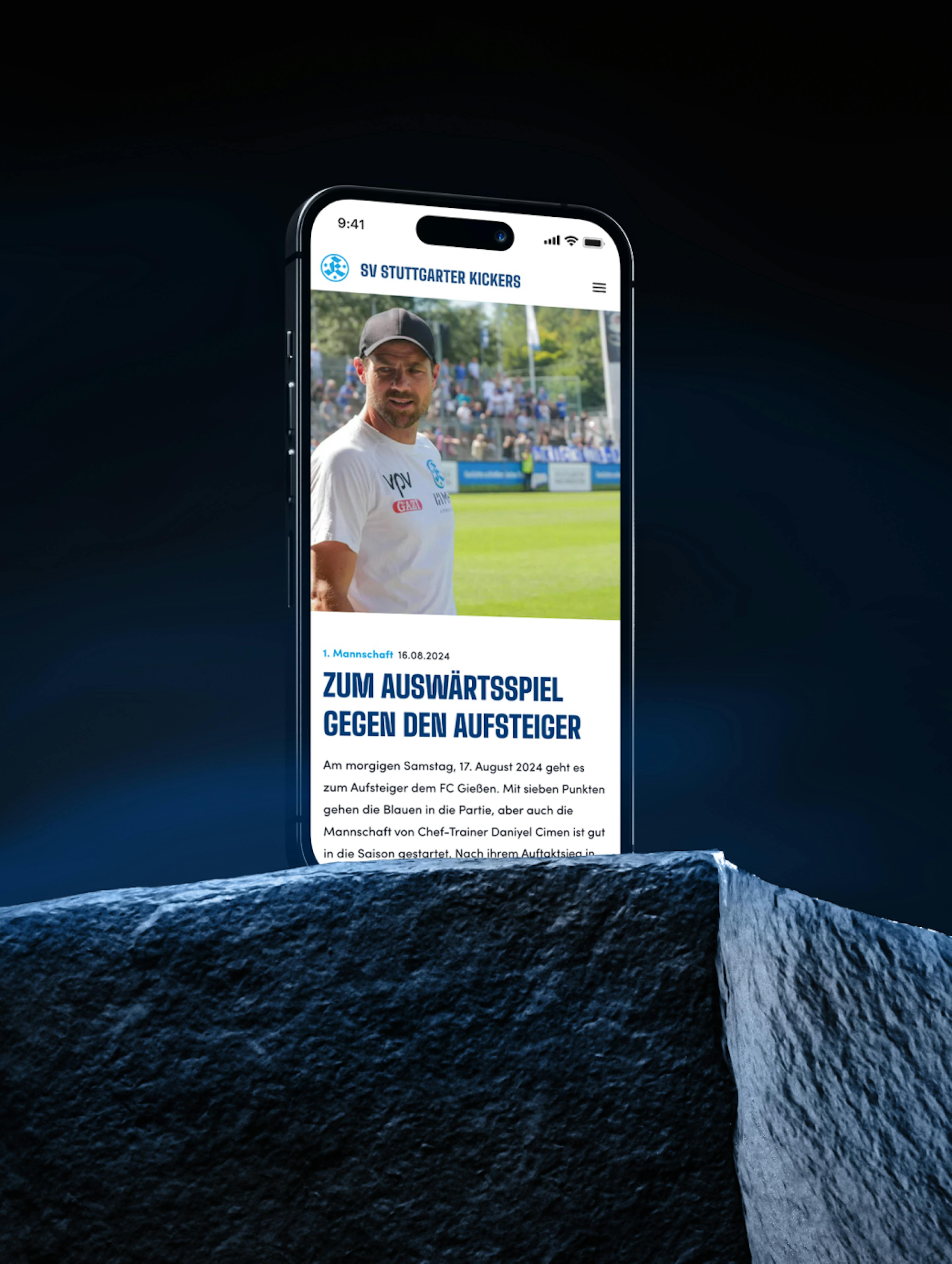 Mobiles Screendesign, zu sehen ist ein Spielbericht mit Interview des Trainers der Stuttgarter Kickers