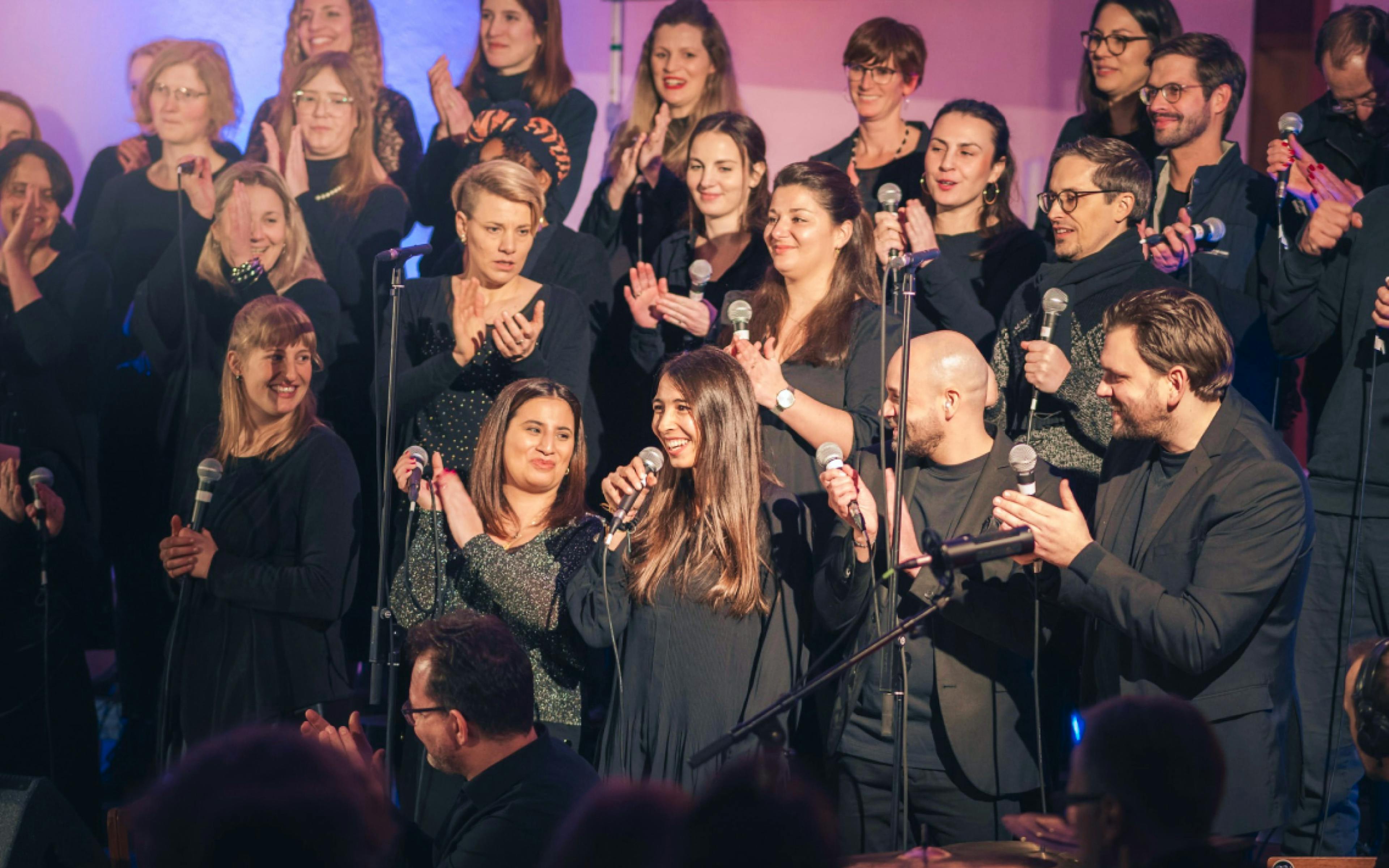 Gospelchor Back on Track aus dem Herzen Stuttgarts bei einem ihrer Auftritte