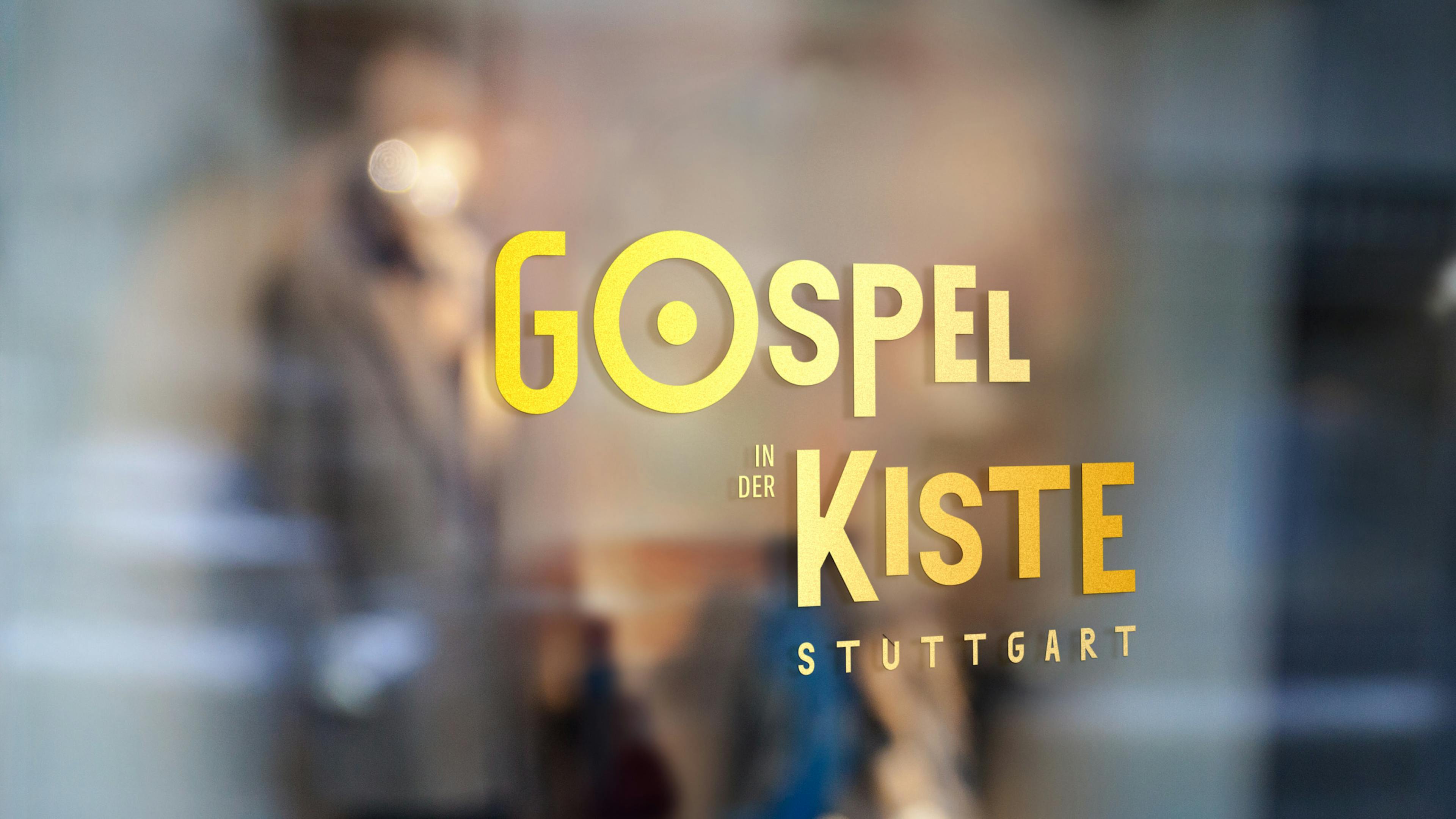 Gospel in der Kiste Schriftzug auf Glasscheibe