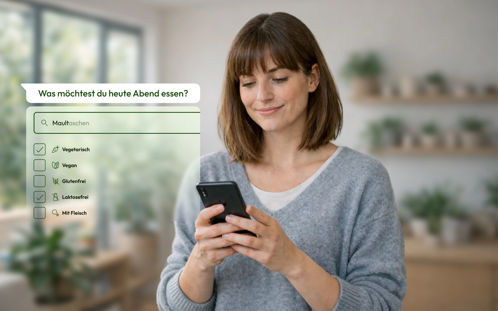 Frau blickt lächelnd auf Smartphone neben eingeblendeter Website-Navigation von BÜRGER Maultaschen