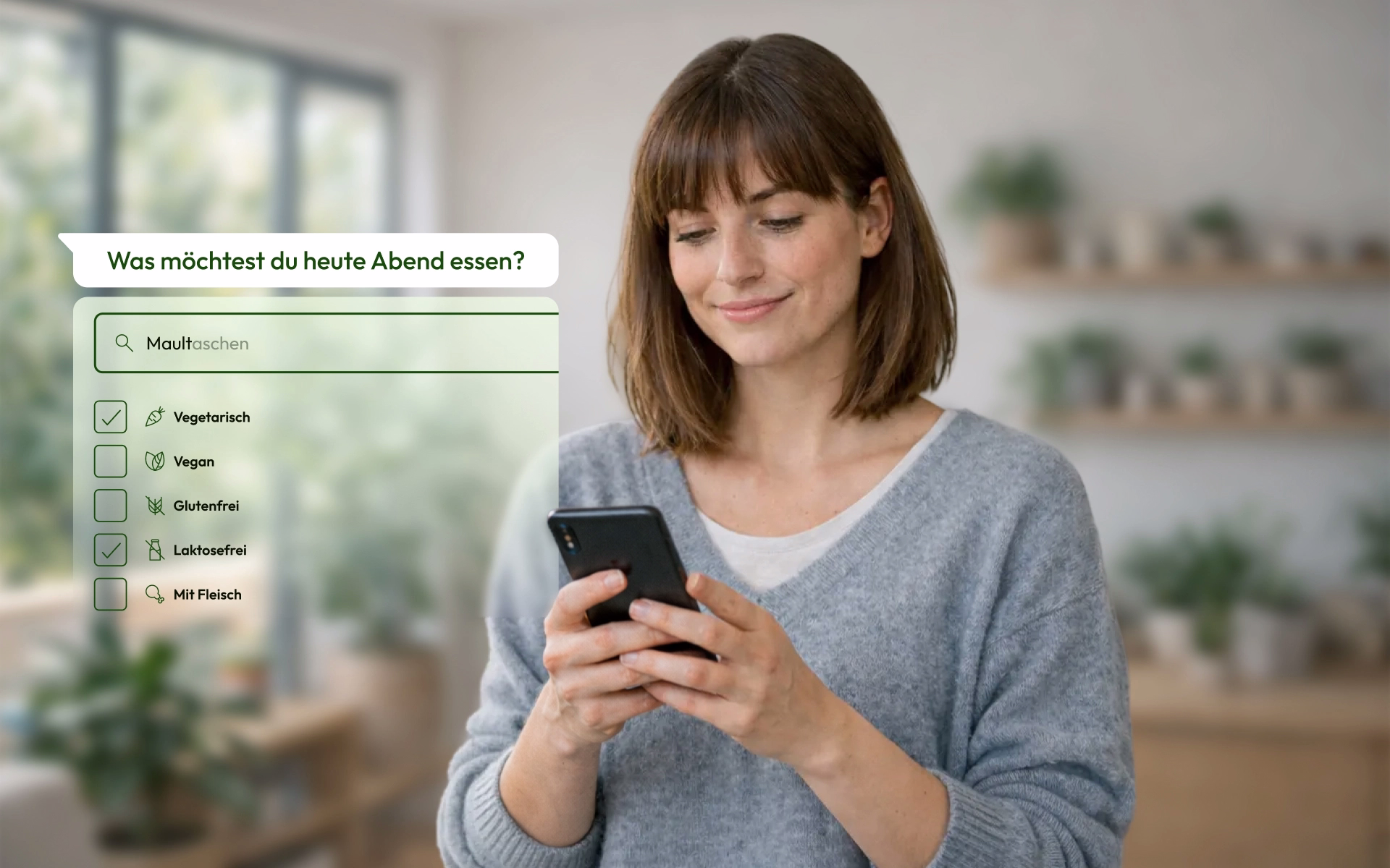 Frau blickt lächelnd auf Smartphone neben eingeblendeter Website-Navigation von BÜRGER Maultaschen