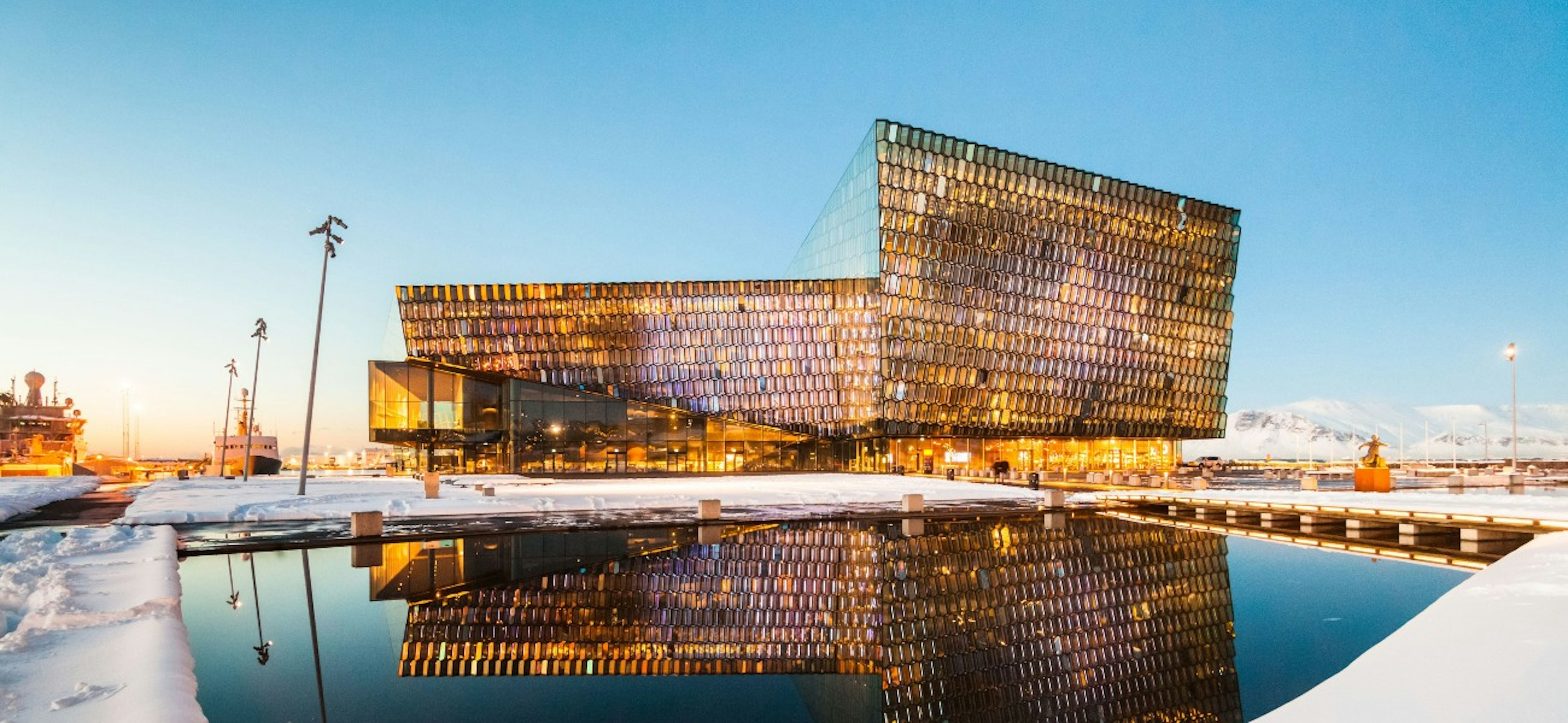 Our Guide to the Nightlife of Reykjavik Blog PLAY airlines