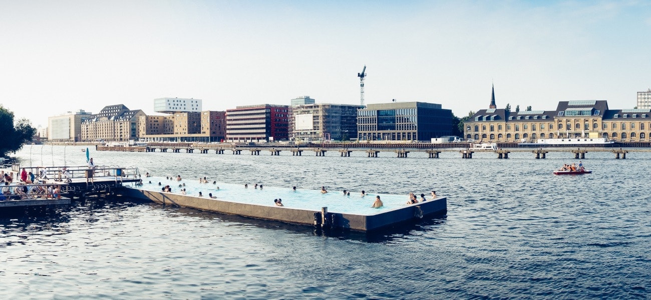 Badeschiff Berlin - swimming pool on the river