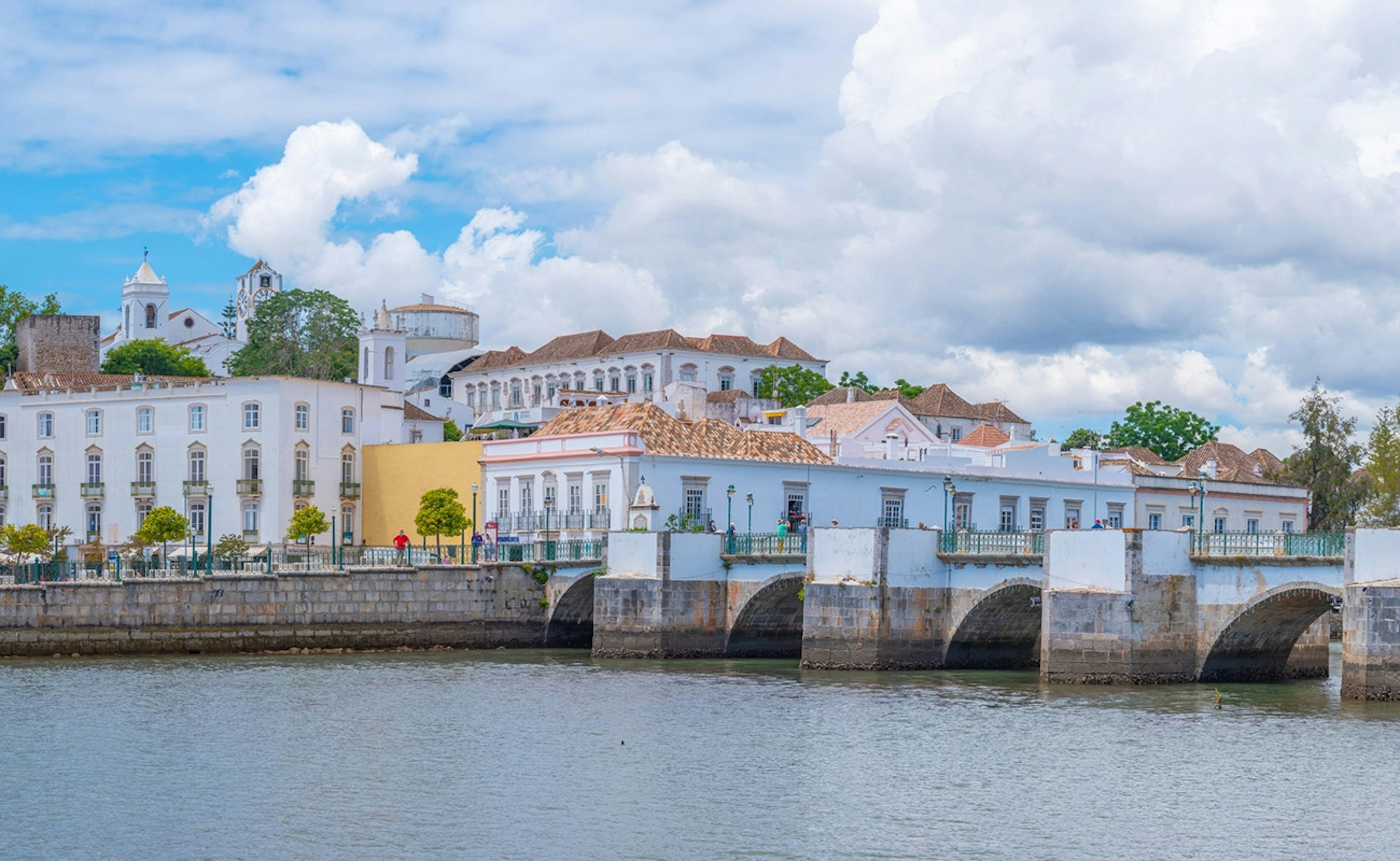 Rómverska brúin í borginni Tavira í Portúgal