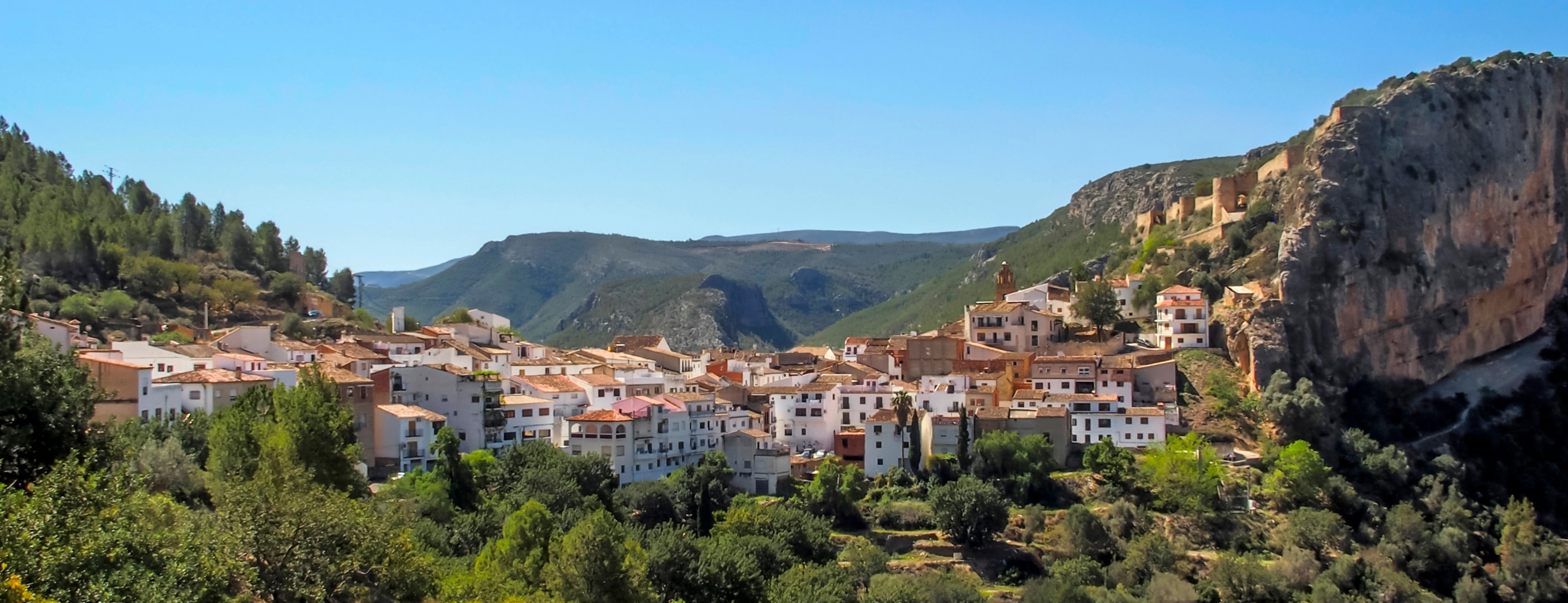 A valley surrounded by trees in Valencia