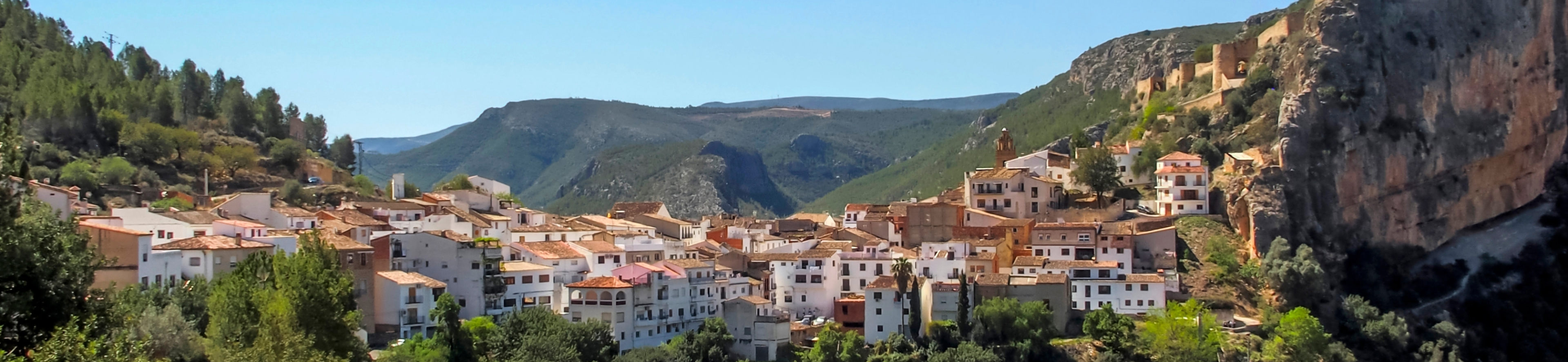 A valley surrounded by trees in Valencia