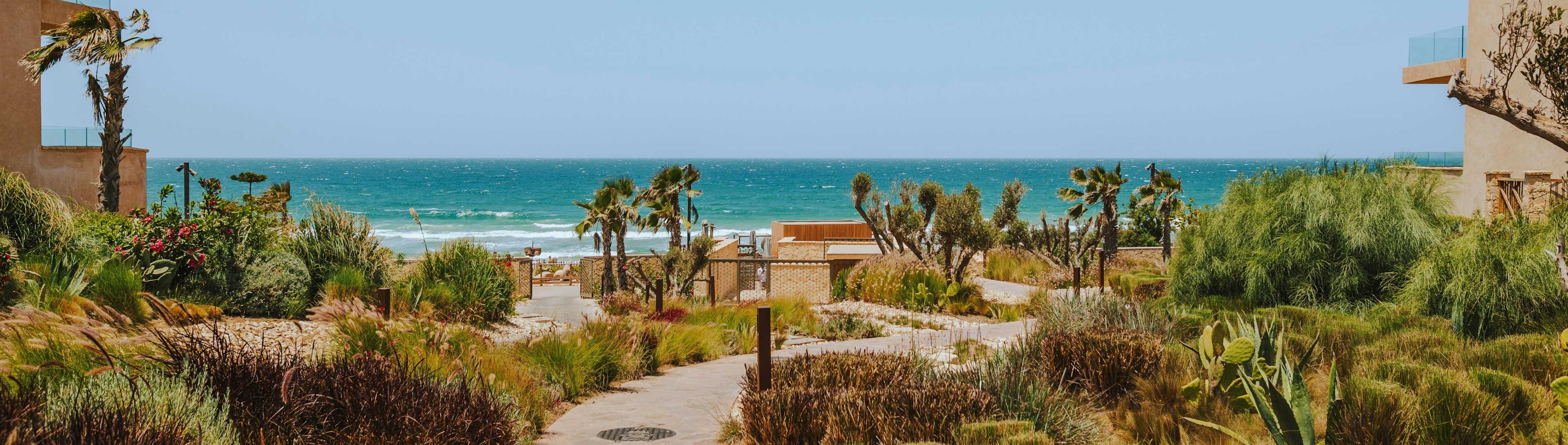 Sólríkur dagur á strandlengju Agadir í Marokkó
