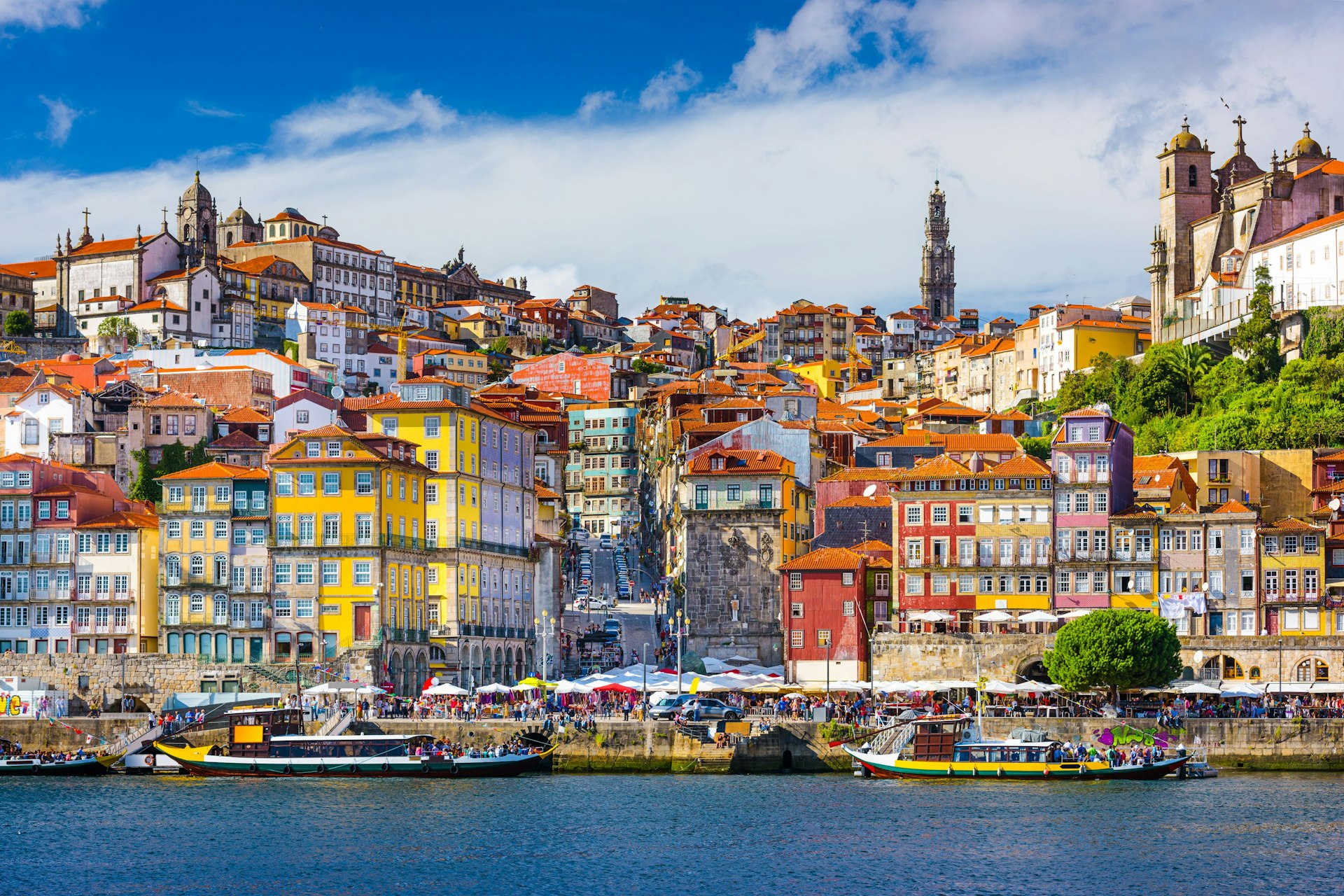 Fallega hafnarborgin Porto á sólríkum degi